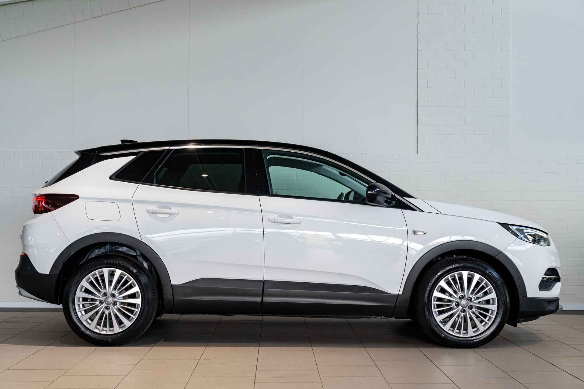 Opel Grandland X 1.2 Turbo Innovation - 4/37