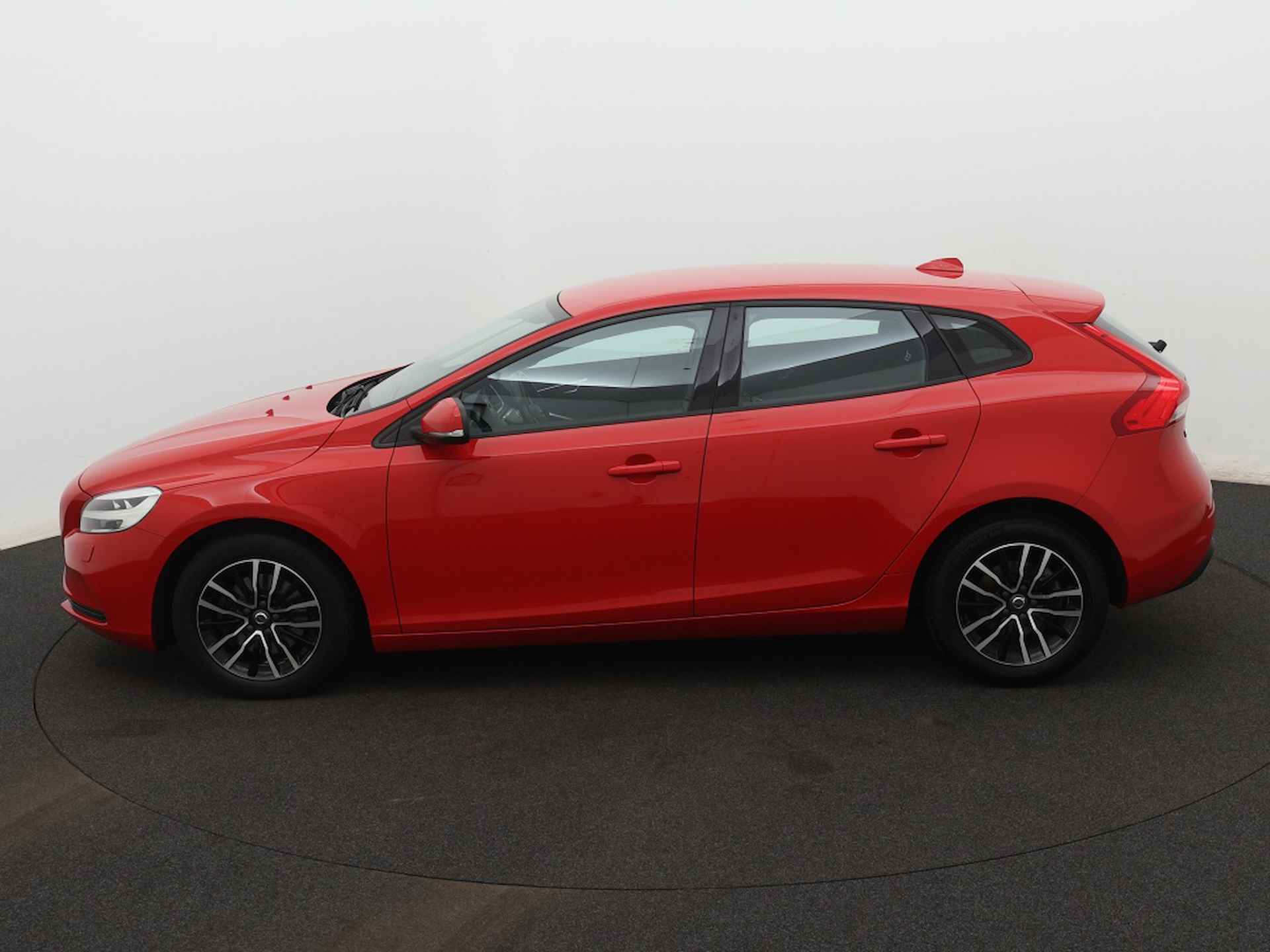 Volvo V40 2.0 T2 Nordic+ - 2/31