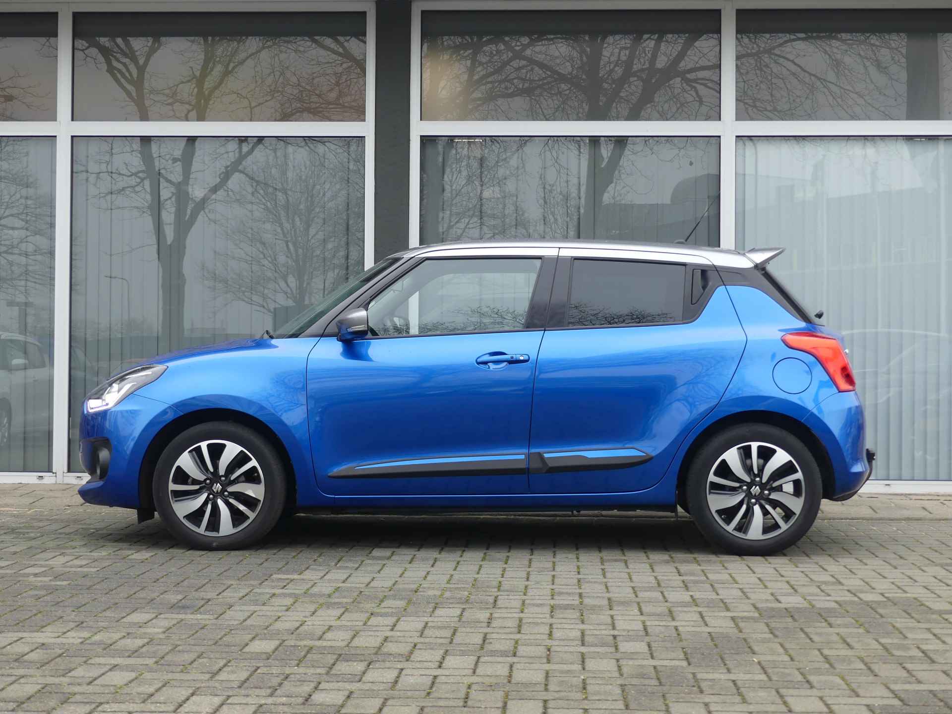 Suzuki Swift 1.0 Stijl 112PK, Automaat, Trekhaak, Navigatie, achteruitrijcamera - 4/31