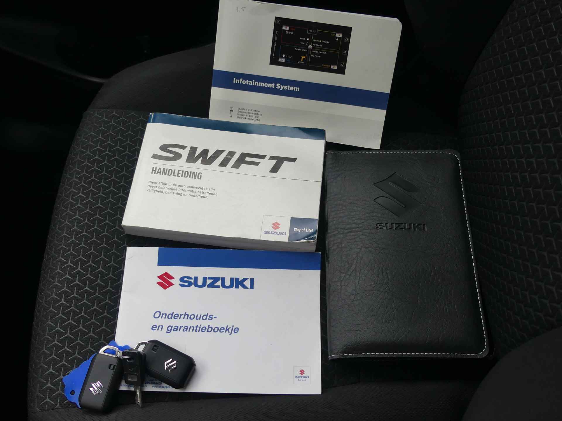 Suzuki Swift 1.0 Stijl 112PK, Automaat, Trekhaak, Navigatie, achteruitrijcamera - 30/31