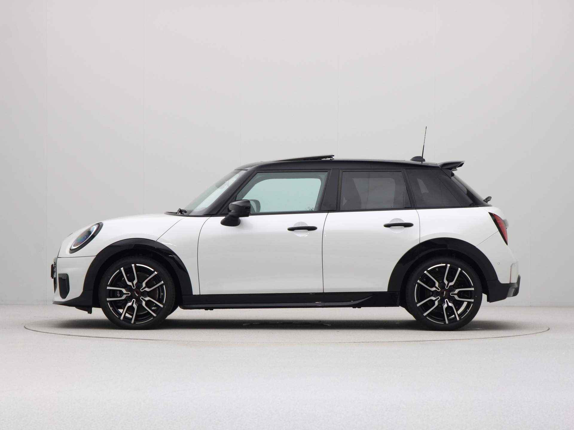 MINI Cooper 5-deurs C John Cooper Works Pakket XL PRIVATE LEASE EUR 645,- (48 mnd/10.000 km) - 13/24