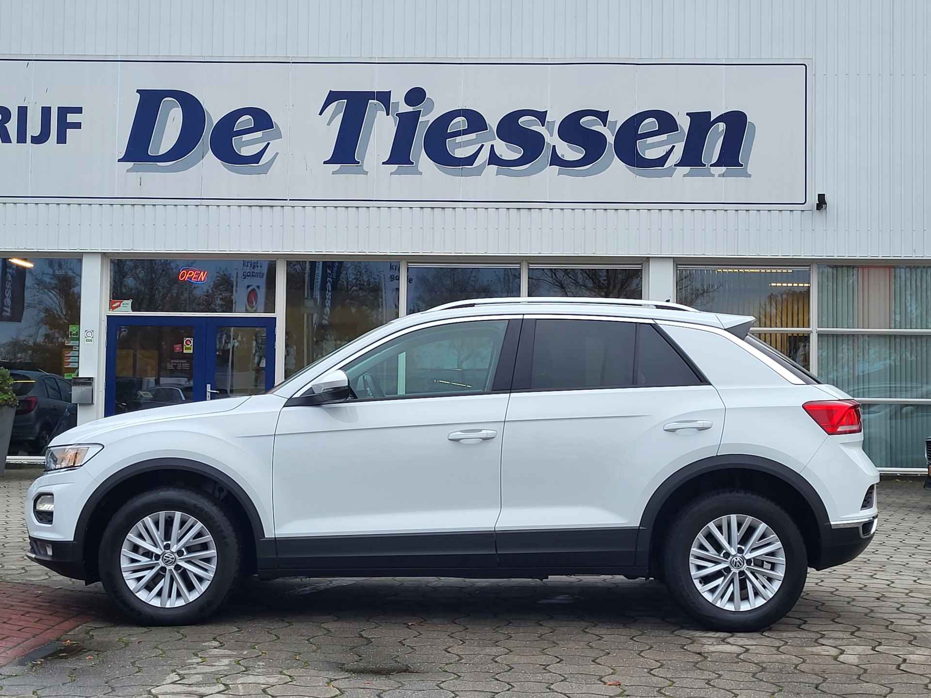 Volkswagen T-Roc 1.0 TSI Style Executive, App connect, Clima, Camera, Rijklaar met beurt & garantie! - 3/33