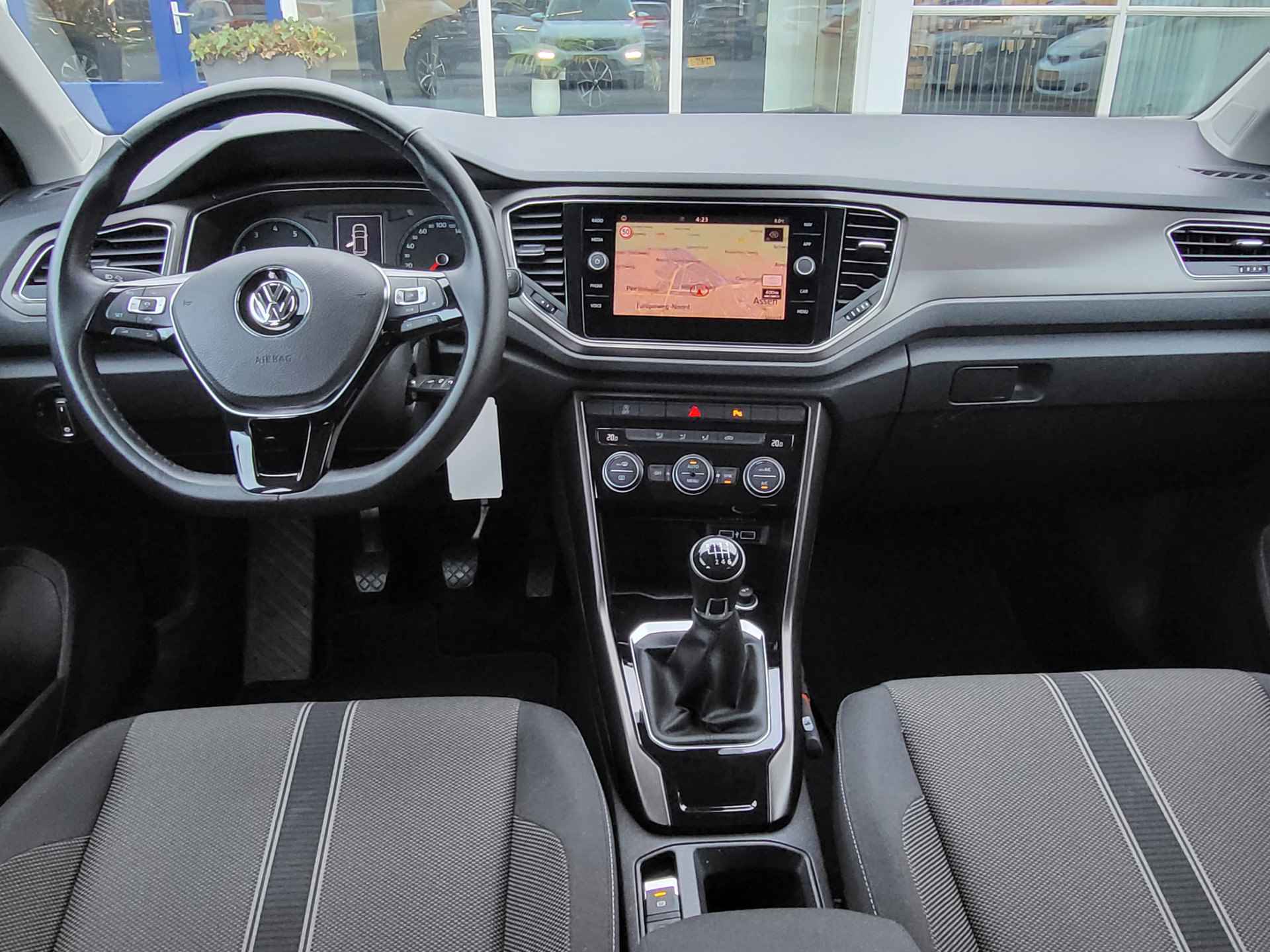 Volkswagen T-Roc 1.0 TSI Style Executive, App connect, Clima, Camera, Rijklaar met beurt & garantie! - 9/33