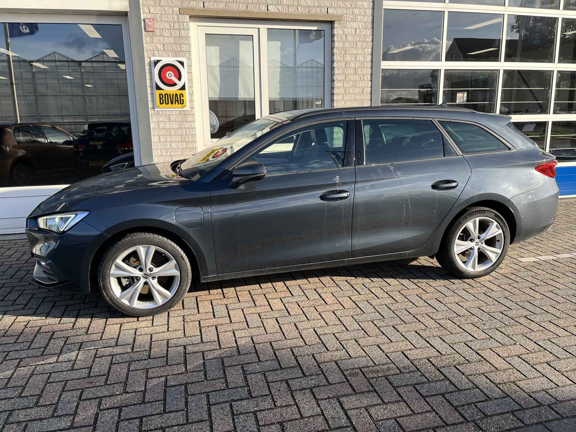 SEAT Leon Sportstourer 1.4 TSI eHybrid PHEV FR / AUTOMAAT/ CAMERA/ PARK. SENSOREN/ MATRIX/ STOEL EN STUUR VERWARM./ ADAPT. CRUISE/ APP CONNECT/ NAVI/ CLIMA/ DAB/ 17" LMV/ - 3/31