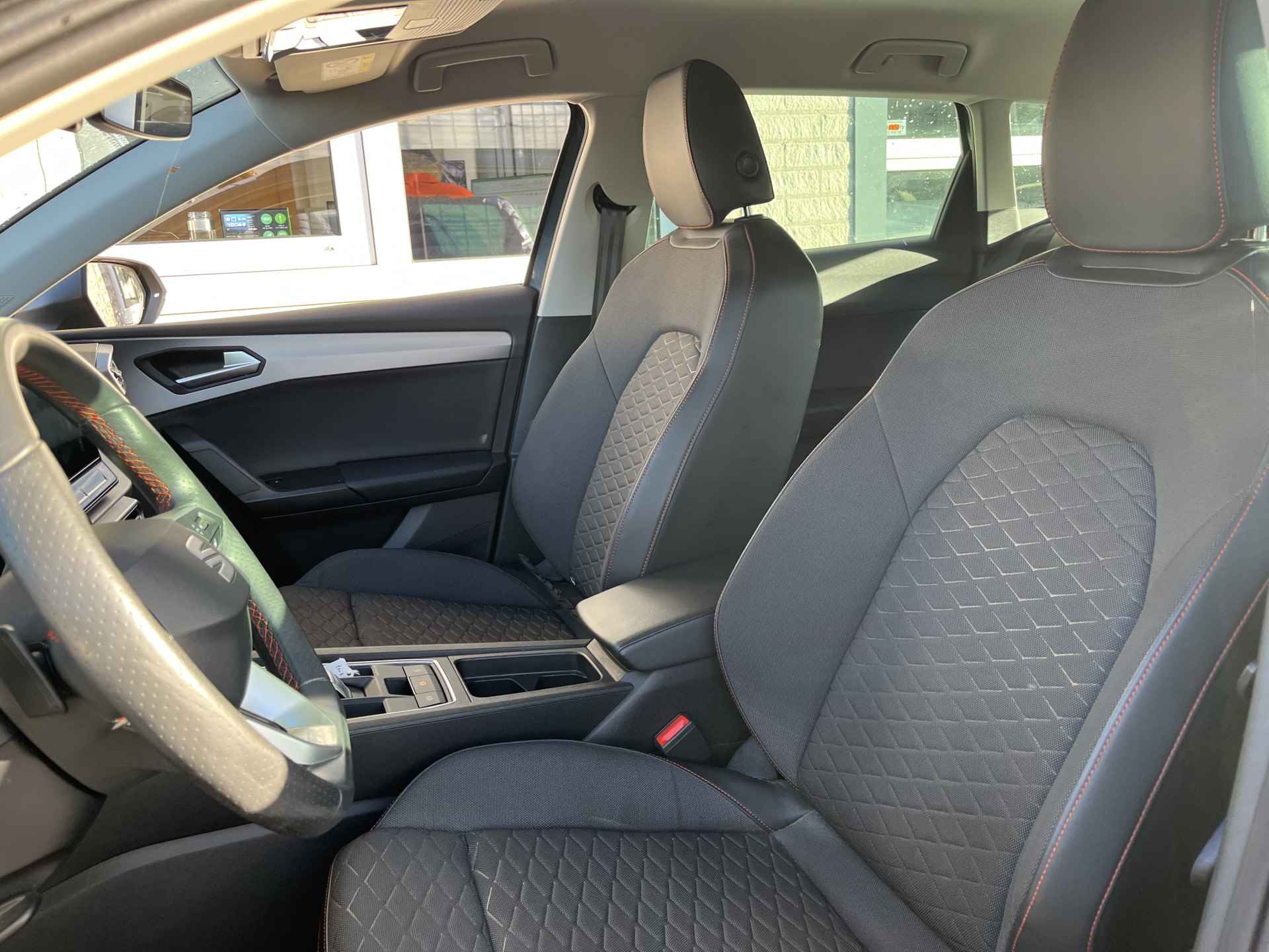 SEAT Leon Sportstourer 1.4 TSI eHybrid PHEV FR / AUTOMAAT/ CAMERA/ PARK. SENSOREN/ MATRIX/ STOEL EN STUUR VERWARM./ ADAPT. CRUISE/ APP CONNECT/ NAVI/ CLIMA/ DAB/ 17" LMV/ - 8/31