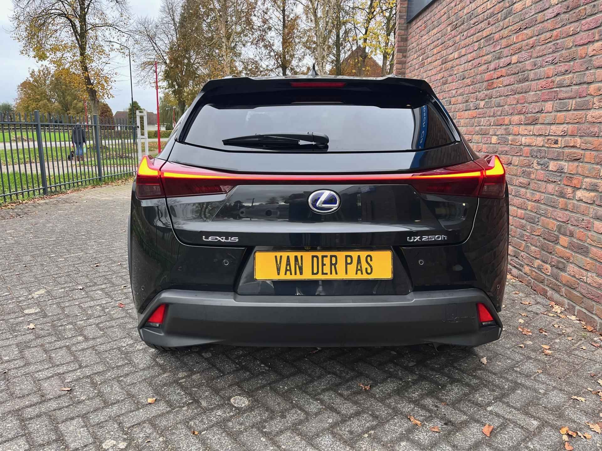 Lexus UX 250h Midnight Camera Leder - 6/31