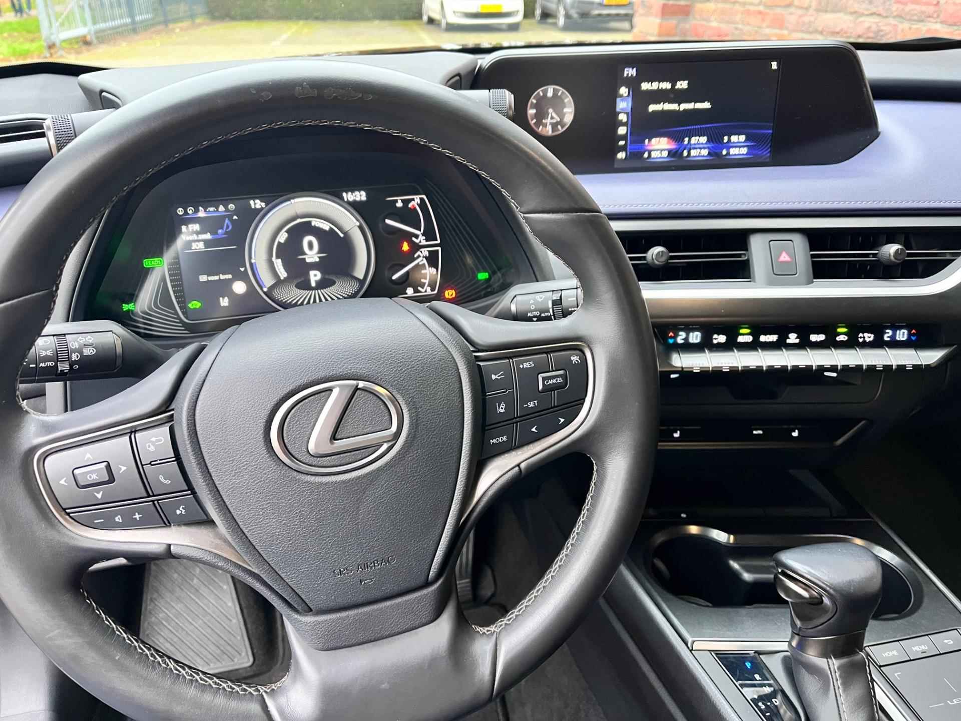 Lexus UX 250h Midnight Camera Leder - 18/31