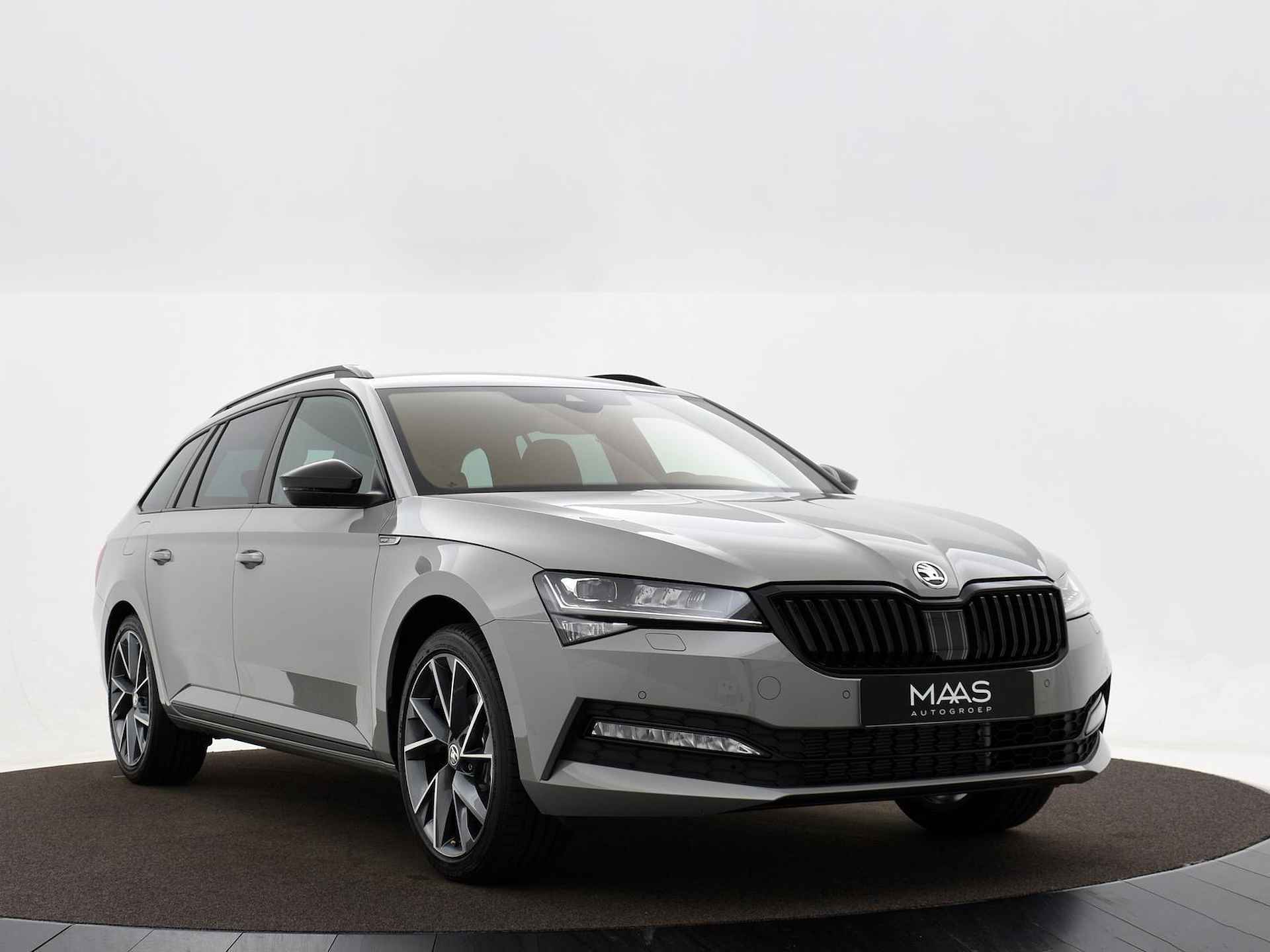 Škoda Superb Combi 1.5 TSI 150PK DSG Sportline Business | 19 inch LM | Functie | Comfort | Trekhaak wegklapbaar | Isofix voorbereiding op de passagiersstoel | - 4/38