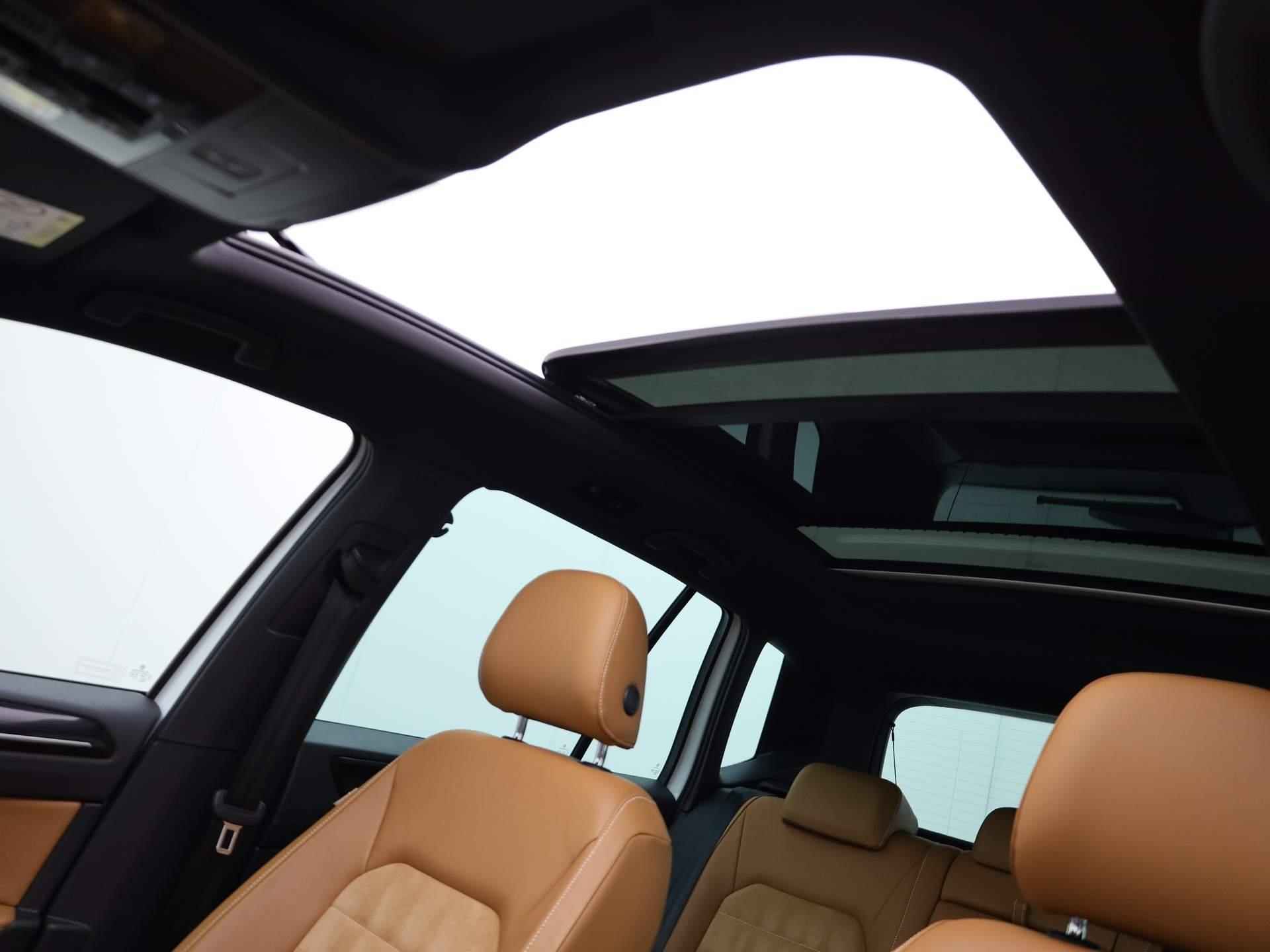 Volkswagen Golf Sportsvan 1.2TSI/110PK Business Edition · Panoramadak · Parkeersensoren + camera · Stoelverwarming - 15/37