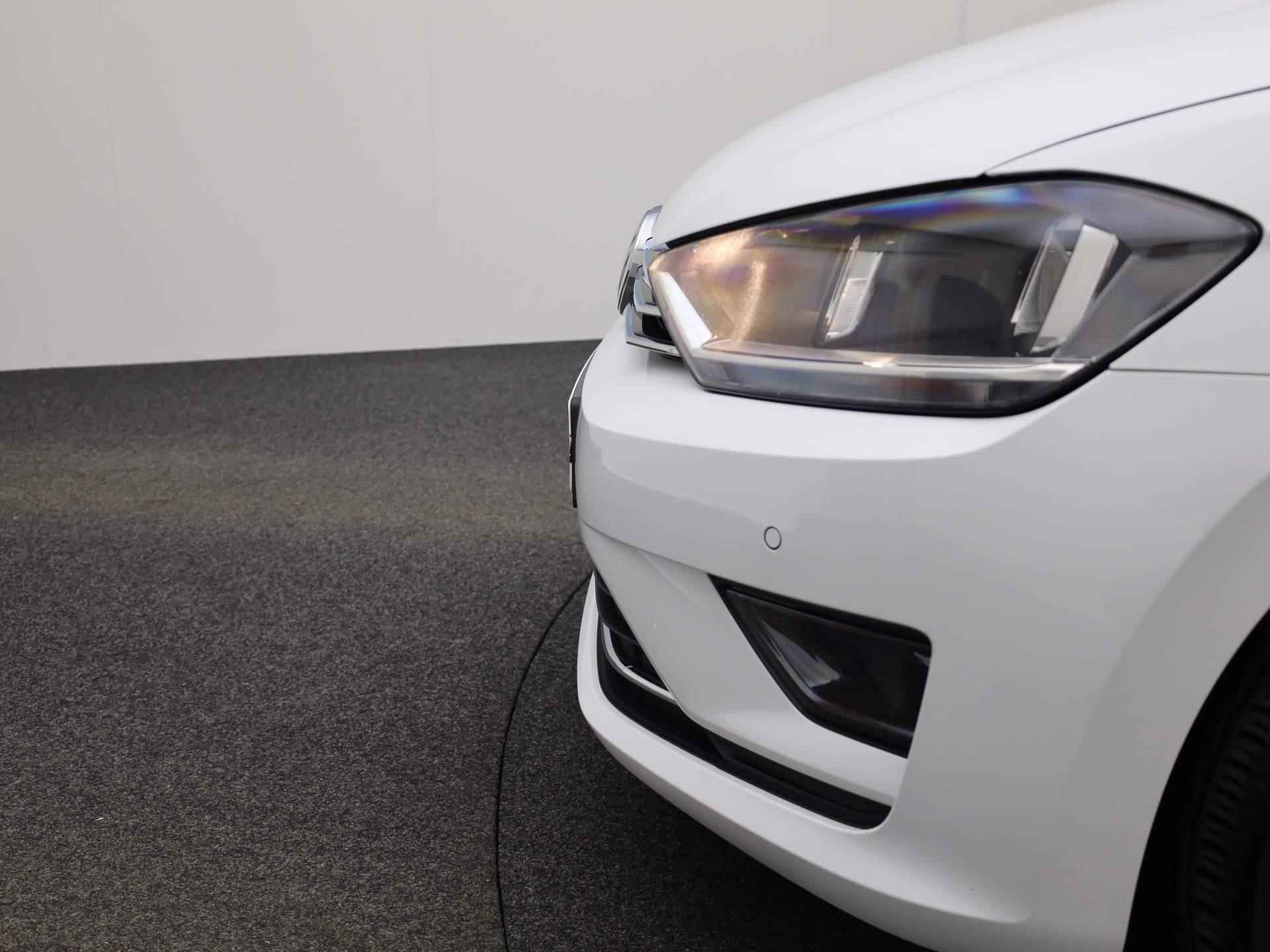 Volkswagen Golf Sportsvan 1.2TSI/110PK Business Edition · Panoramadak · Parkeersensoren + camera · Stoelverwarming - 26/37