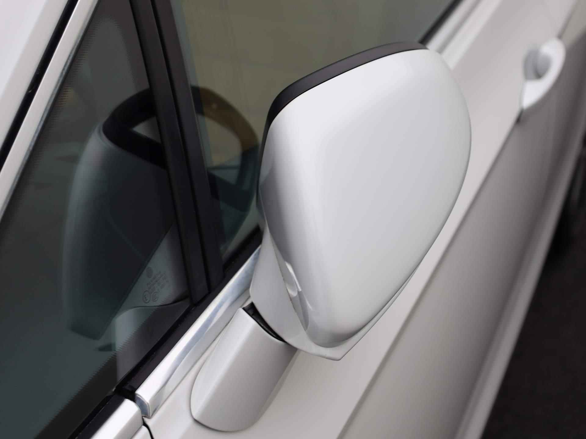 Volkswagen Golf Sportsvan 1.2TSI/110PK Business Edition · Panoramadak · Parkeersensoren + camera · Stoelverwarming - 27/37