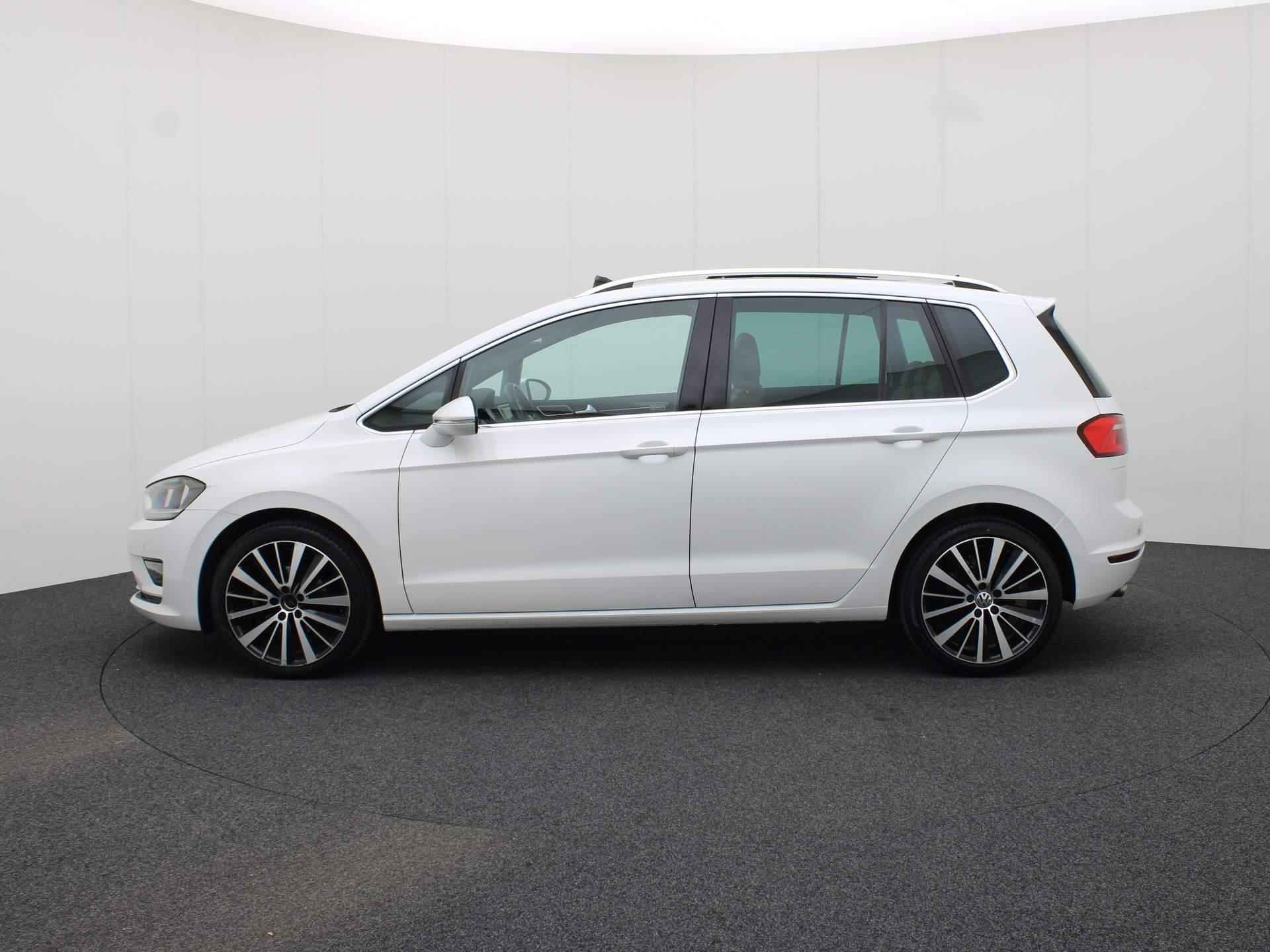 Volkswagen Golf Sportsvan 1.2TSI/110PK Business Edition · Panoramadak · Parkeersensoren + camera · Stoelverwarming - 28/37