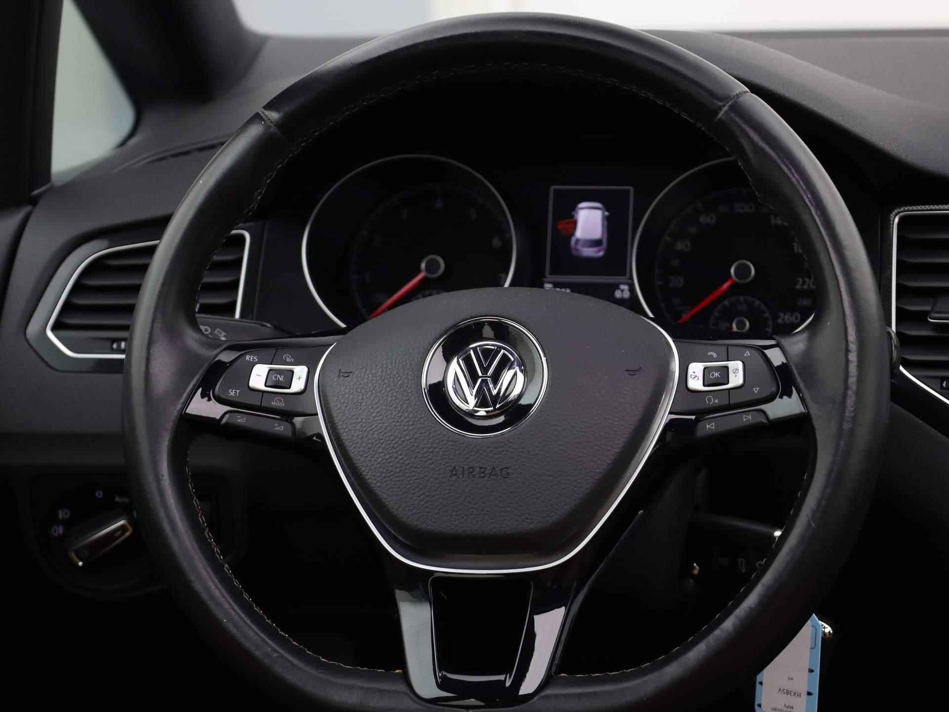 Volkswagen Golf Sportsvan 1.2TSI/110PK Business Edition · Panoramadak · Parkeersensoren + camera · Stoelverwarming - 31/37