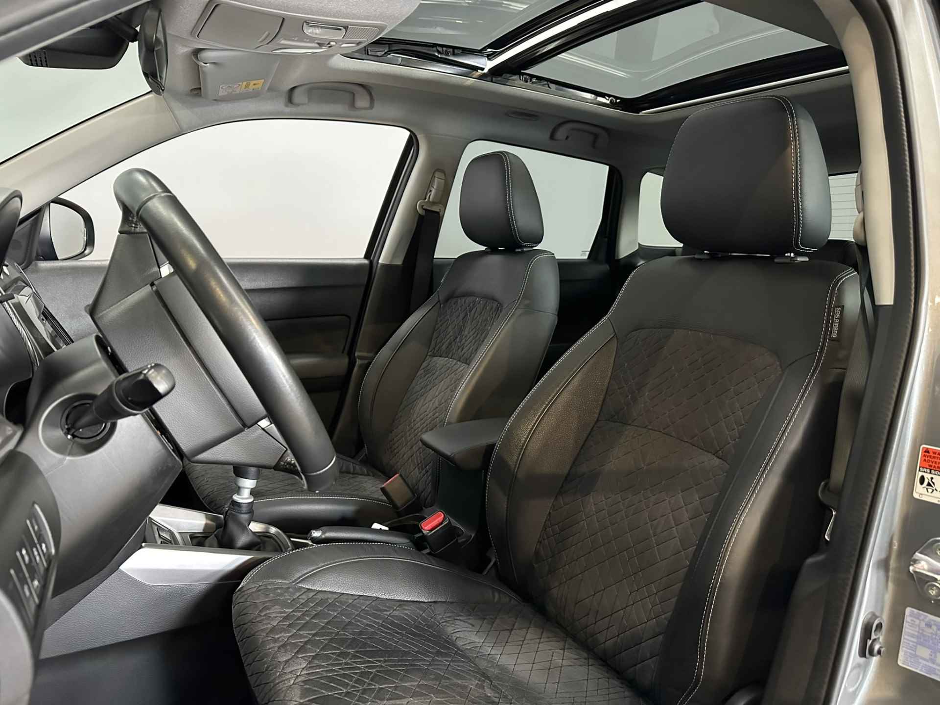 Suzuki Vitara 1.4 Boosterjet Style Smart Hybrid Airco ECC | LED | Panorama | Camera | Adaptive cruise | Trekhaak | Navigatie | Apple Carplay Android Auto | Isofix | NAP | - 14/40