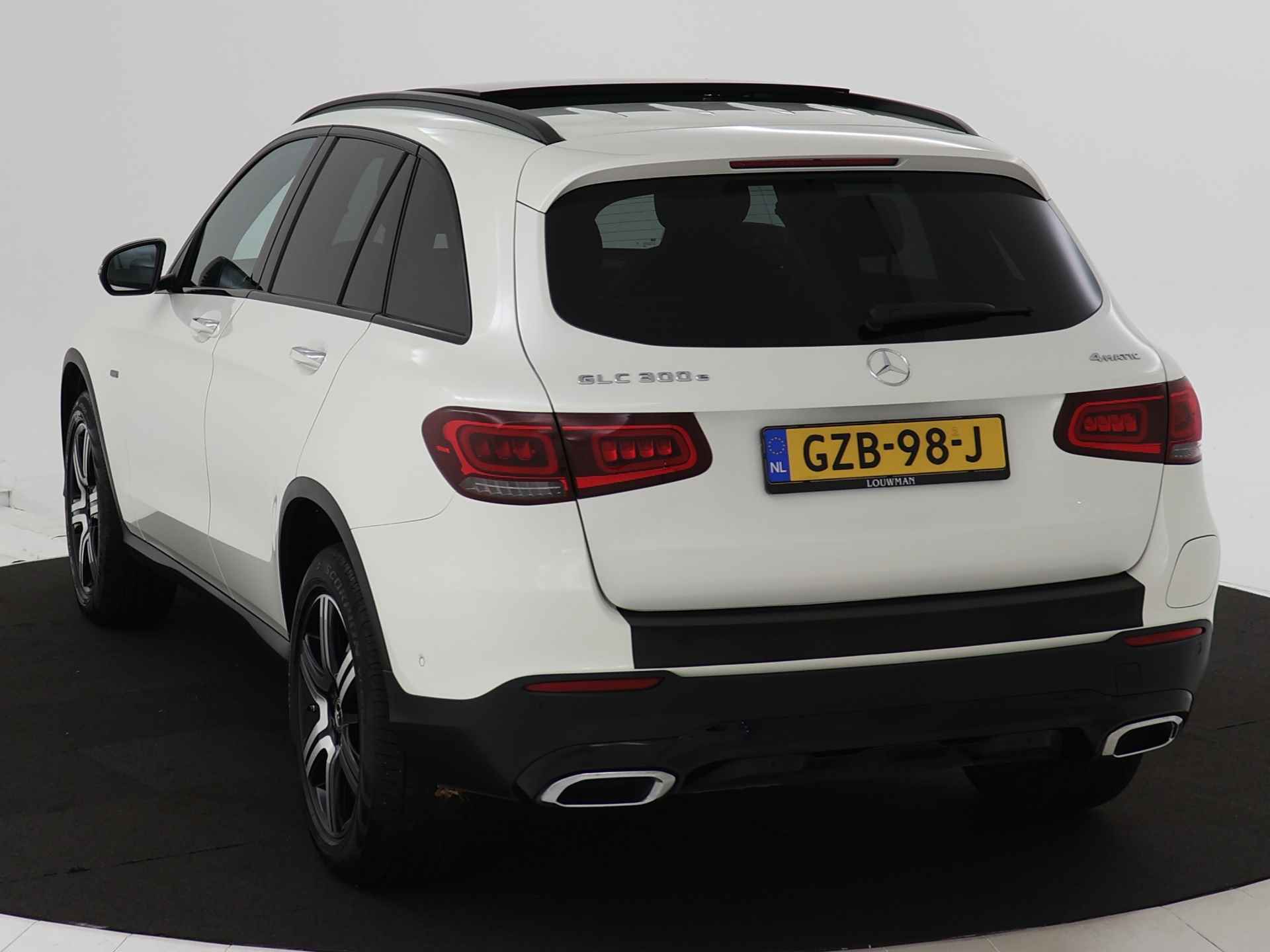 Mercedes-Benz GLC 300 e Plug-In Hybride | Burmester | Panoramadak | Memory Stoelen | Multibeam LED | Trekhaak | Distronic | Navigatie | Inclusief 24 maanden MB Certified garantie voor Europa. - 16/46