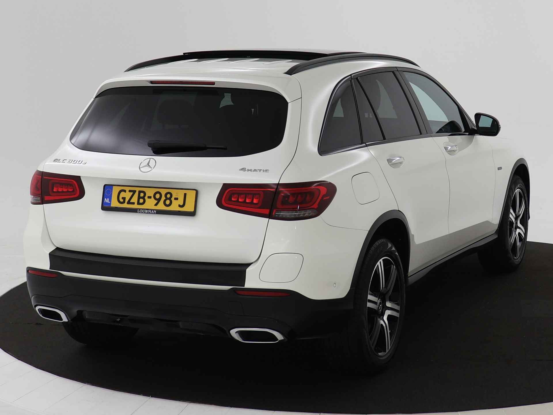 Mercedes-Benz GLC 300 e Plug-In Hybride | Burmester | Panoramadak | Memory Stoelen | Multibeam LED | Trekhaak | Distronic | Navigatie | Inclusief 24 maanden MB Certified garantie voor Europa. - 17/46