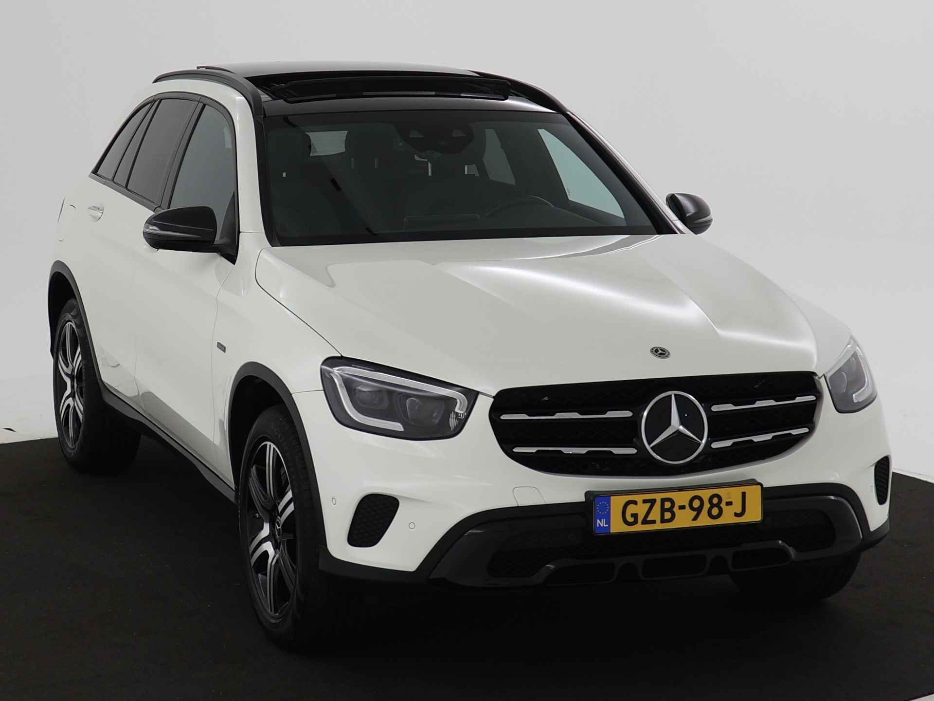 Mercedes-Benz GLC 300 e Plug-In Hybride | Burmester | Panoramadak | Memory Stoelen | Multibeam LED | Trekhaak | Distronic | Navigatie | Inclusief 24 maanden MB Certified garantie voor Europa. - 28/46