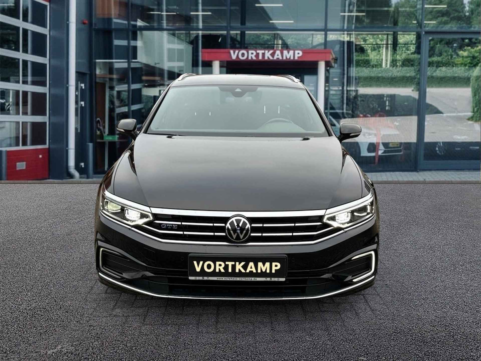 VOLKSWAGEN Passat Variant 1.4 TSI DSG GTE TREKHAAK/CAMERA/NAVI/ACC/STOELVERW/E-KLEP - 2/27