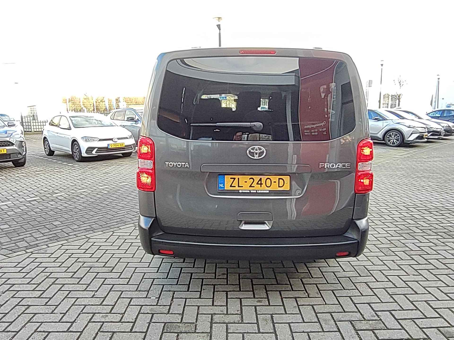 Toyota PROACE Shuttle 1.6 D-4D 115PK COOL COMFORT LONG 9-PERSOONS 4S-BANDEN AIRCO CRUISE BLUETOOTH EL-RAMEN/SPIEGELS NL-AUTO - 22/23