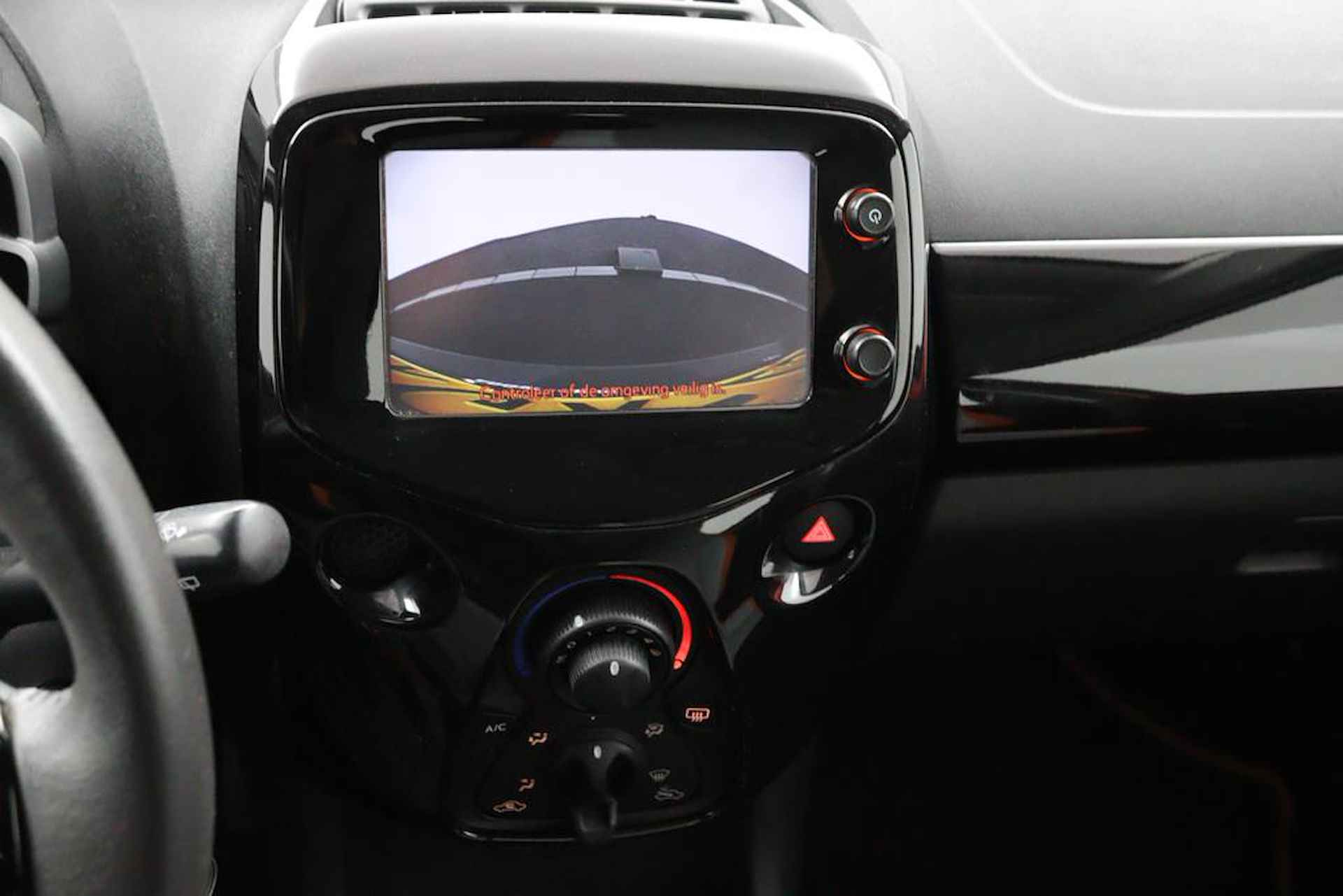 Toyota Aygo 1.0 VVT-i x-cite | Navigatie | Airco | Lichtmetalen Velgen | Mistlampen Voor | - 15/45