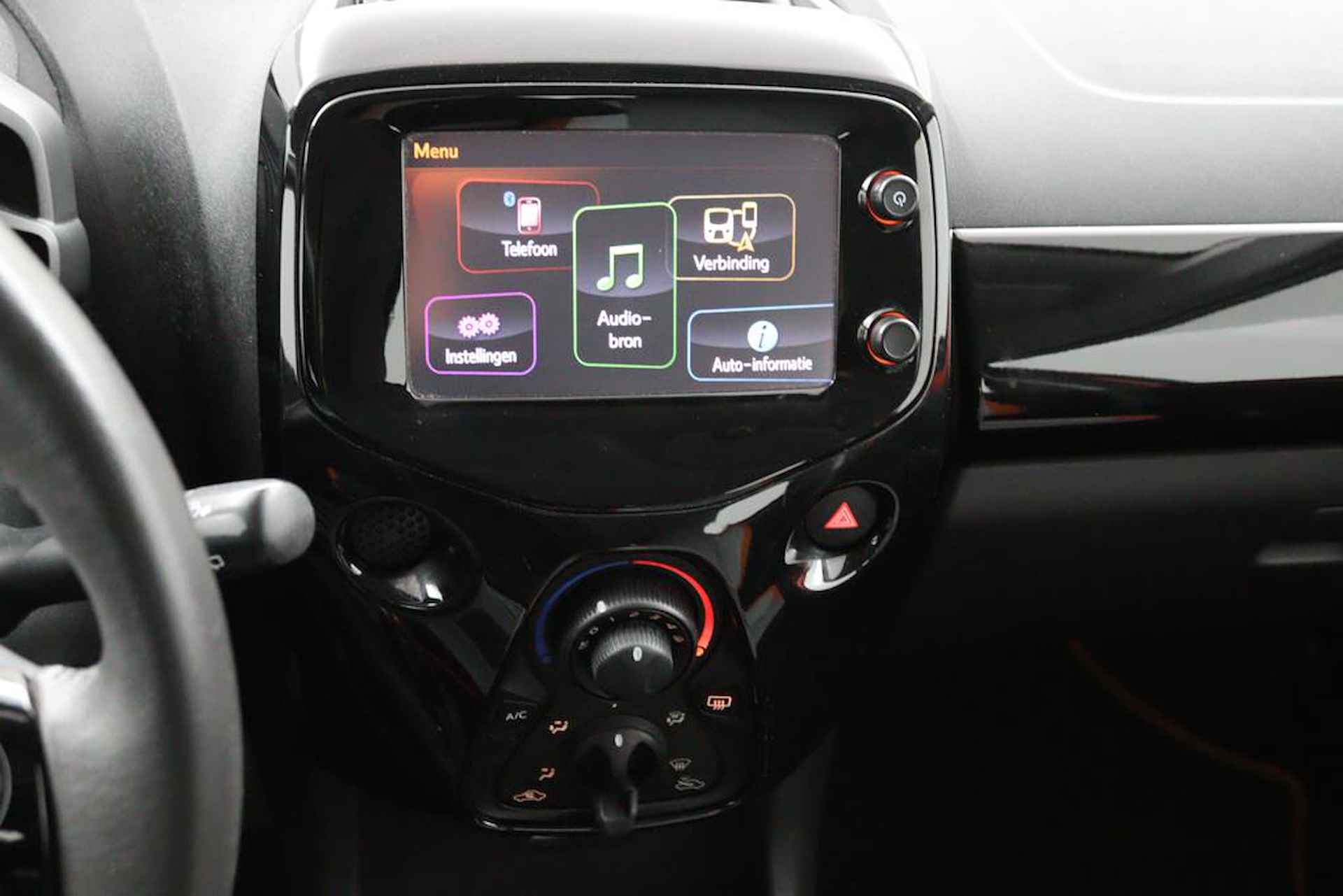 Toyota Aygo 1.0 VVT-i x-cite | Navigatie | Airco | Lichtmetalen Velgen | Mistlampen Voor | - 17/45