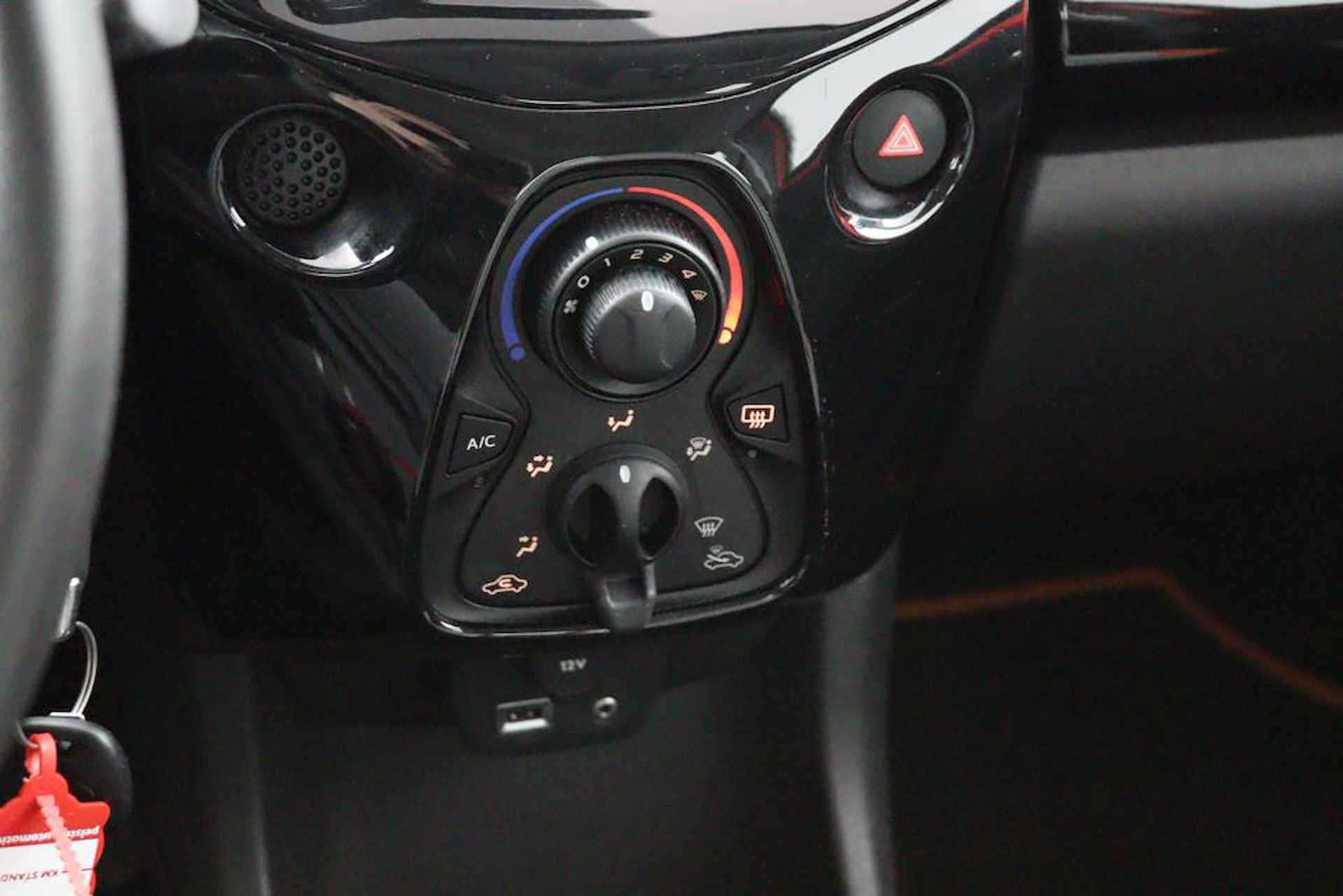 Toyota Aygo 1.0 VVT-i x-cite | Navigatie | Airco | Lichtmetalen Velgen | Mistlampen Voor | - 19/45