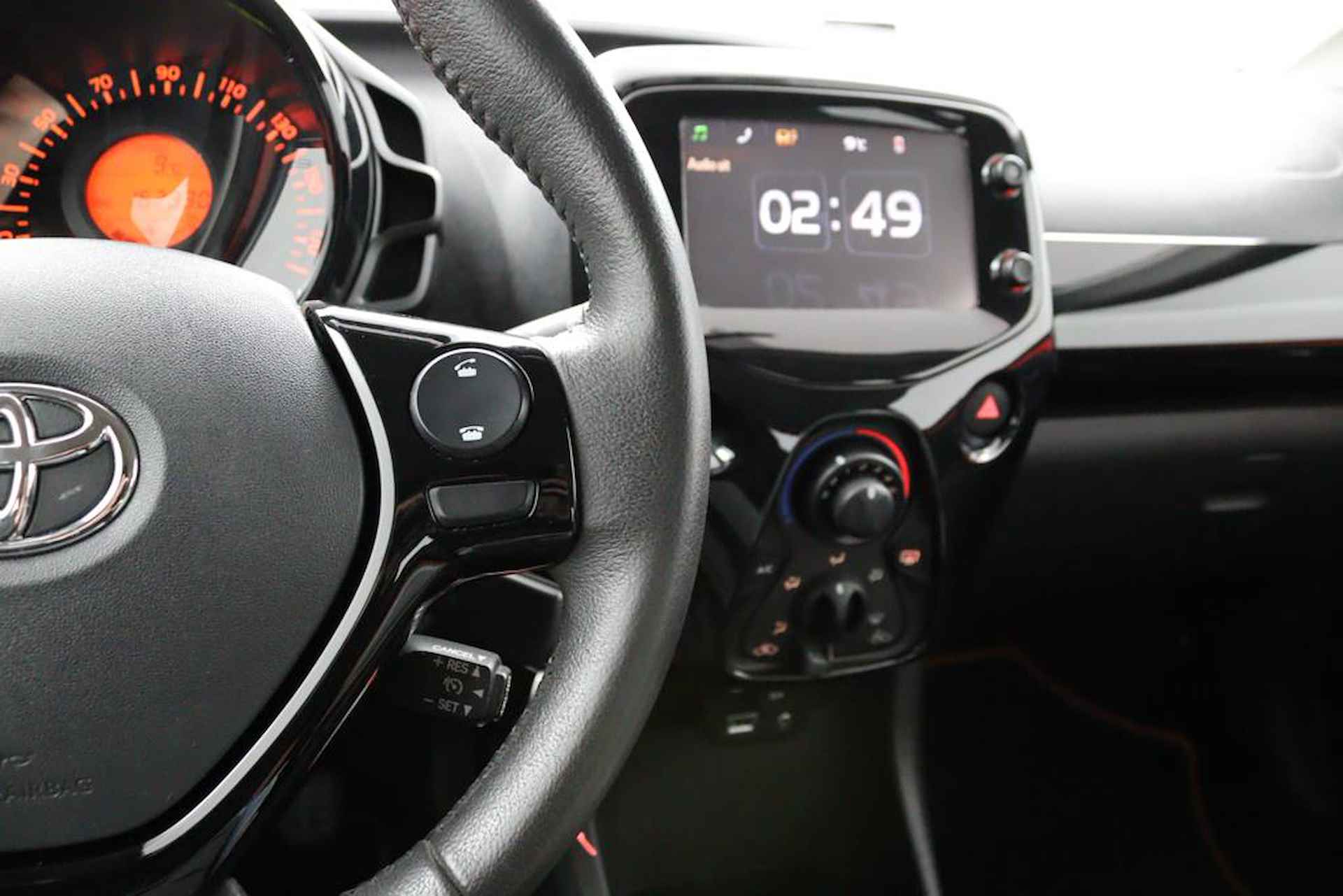 Toyota Aygo 1.0 VVT-i x-cite | Navigatie | Airco | Lichtmetalen Velgen | Mistlampen Voor | - 22/45