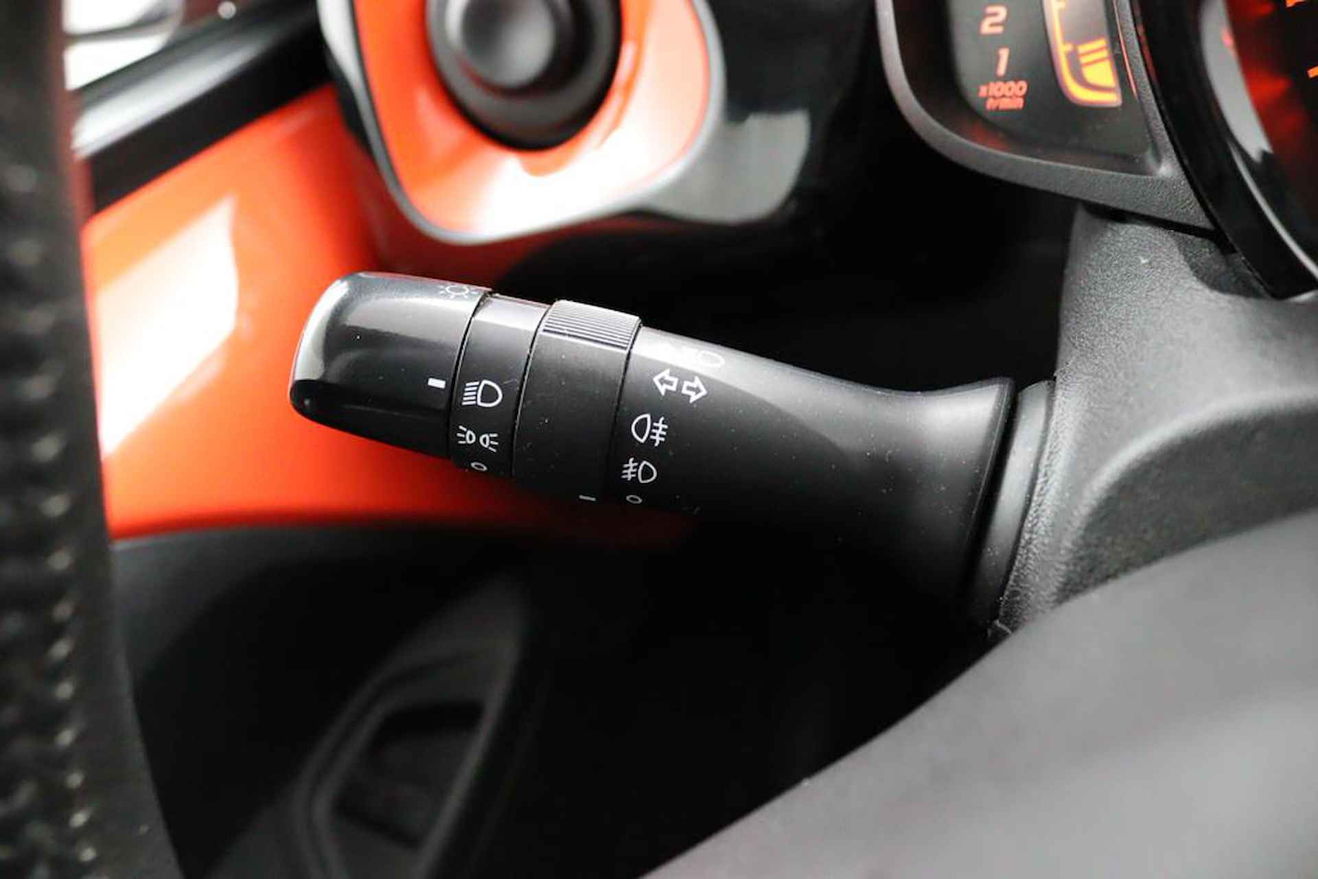 Toyota Aygo 1.0 VVT-i x-cite | Navigatie | Airco | Lichtmetalen Velgen | Mistlampen Voor | - 27/45