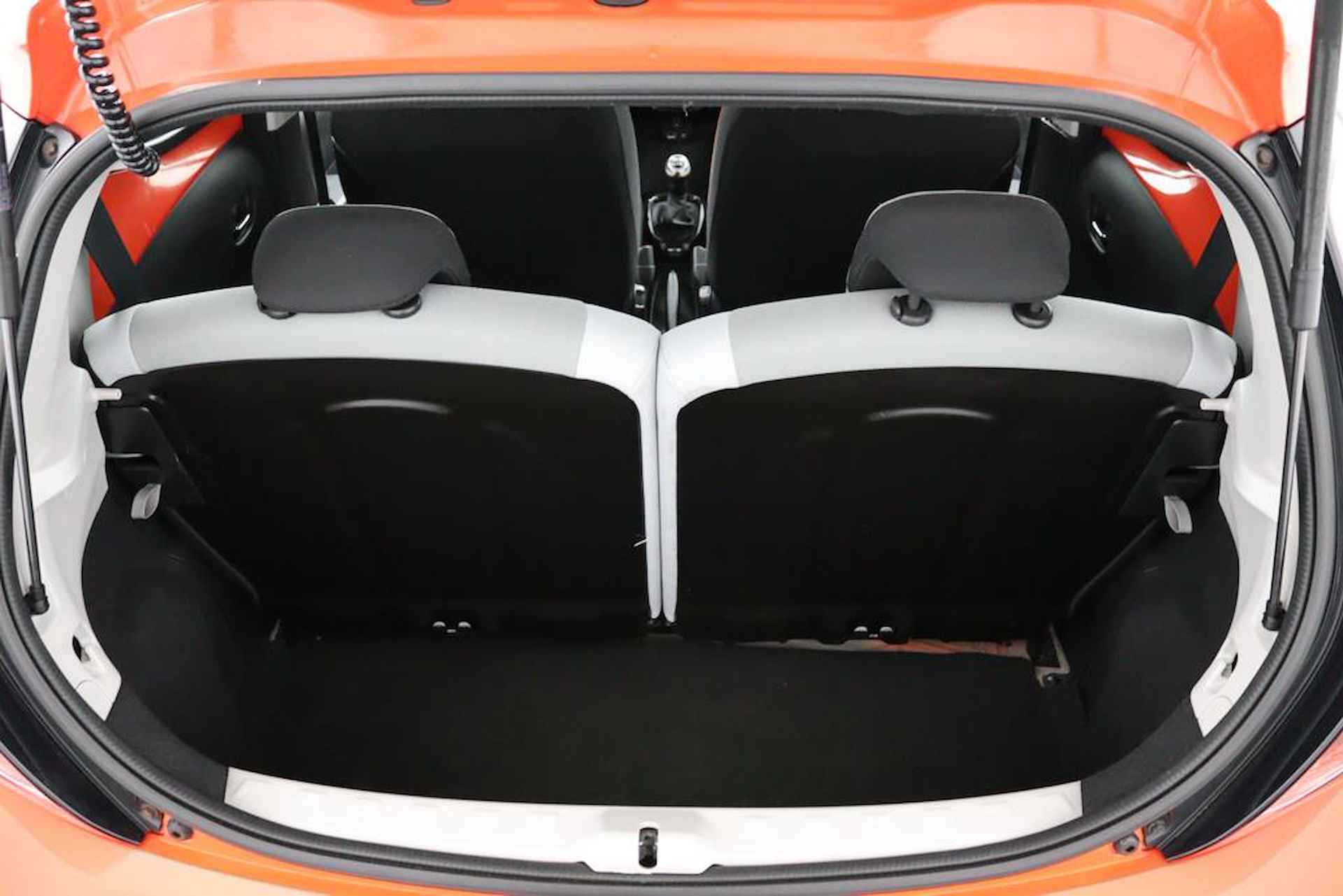 Toyota Aygo 1.0 VVT-i x-cite | Navigatie | Airco | Lichtmetalen Velgen | Mistlampen Voor | - 28/45