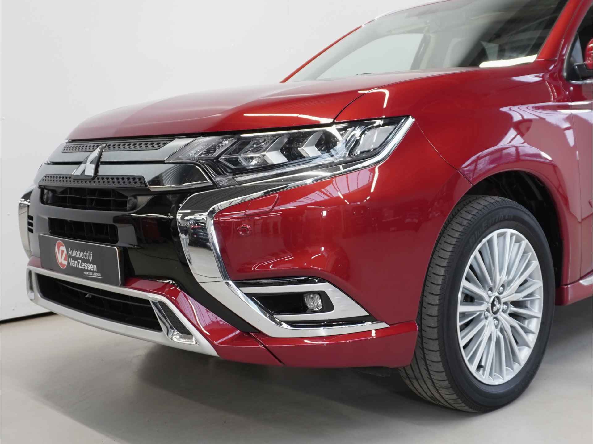 Mitsubishi Outlander 2.4 PHEV Intense+ | Schuifdak | Trekhaak | Standkachel | Navi | Garantie tot 31-10-2028! - 3/51