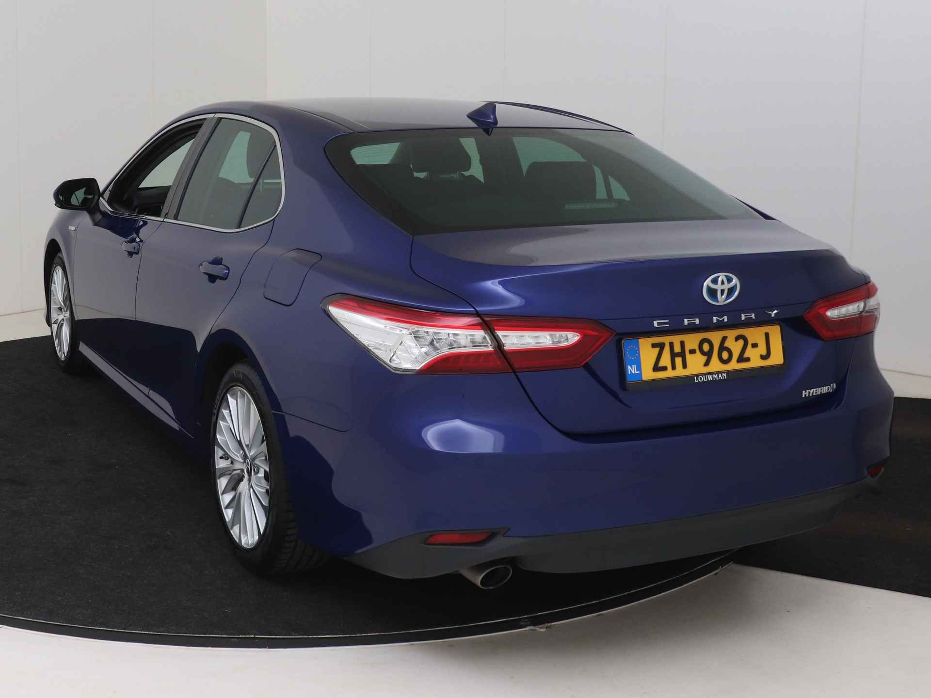 Toyota Camry 2.5 Hybrid Premium I JBL | Navigatie I Climate Control I Cruise Control Adaptief I Camera I Lederen Bekleding I 1e Eigenaar I Dealer Onderhouden I Stoelverwarming Voor I Keyless Entry/Start I - 15/47