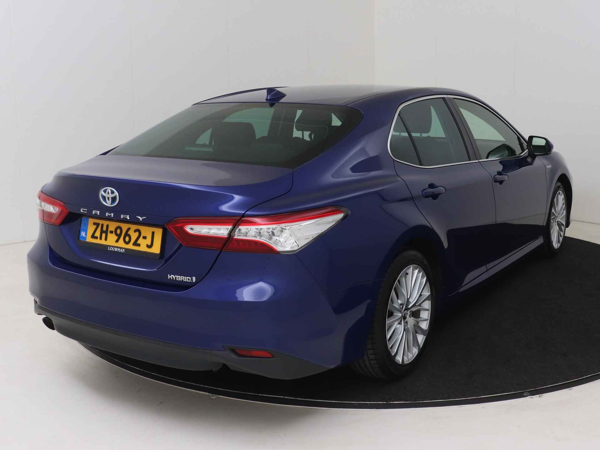 Toyota Camry 2.5 Hybrid Premium I JBL | Navigatie I Climate Control I Cruise Control Adaptief I Camera I Lederen Bekleding I 1e Eigenaar I Dealer Onderhouden I Stoelverwarming Voor I Keyless Entry/Start I - 16/47