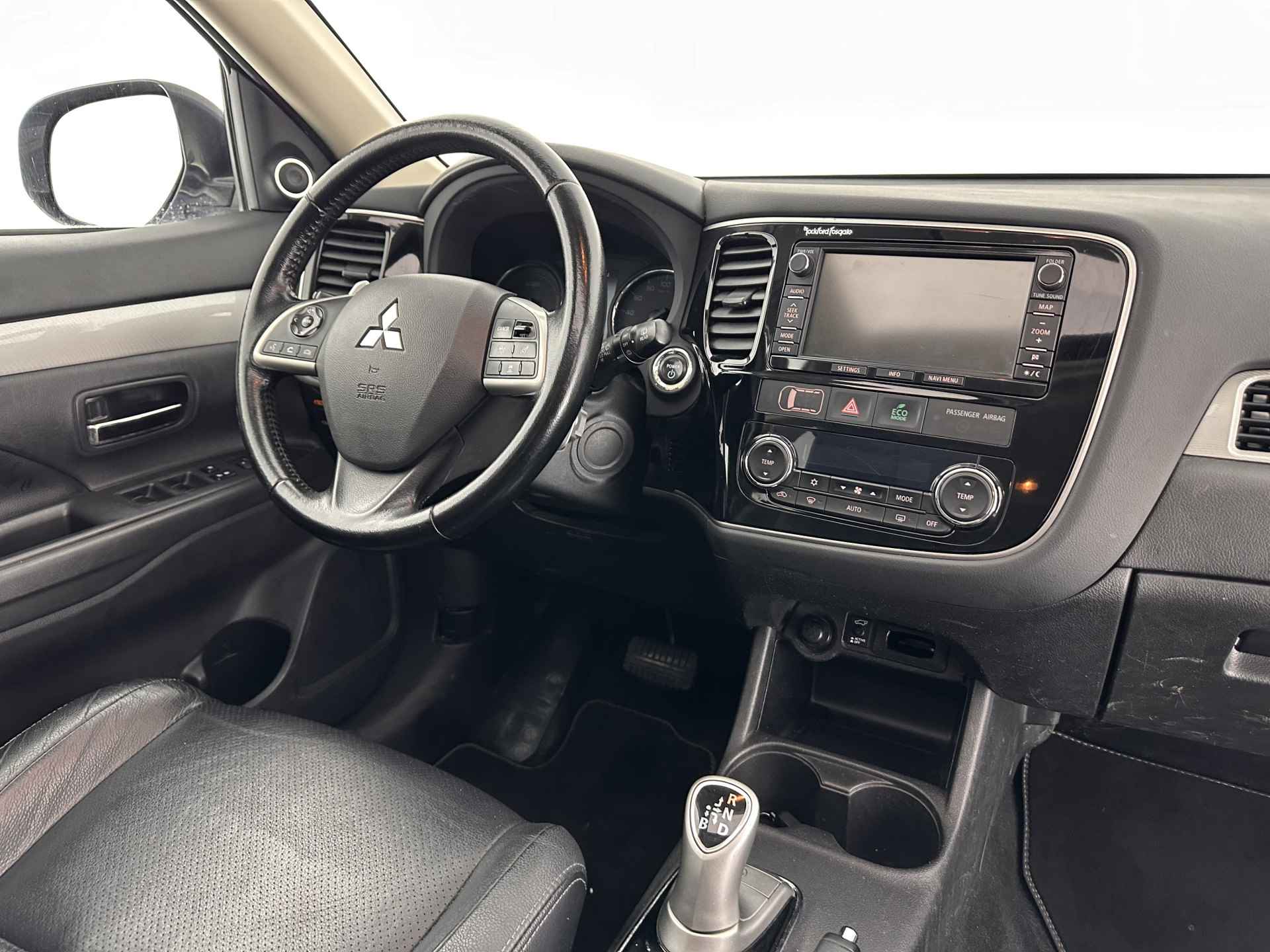 Mitsubishi Outlander 2.0 PHEV Instyle+ AWD *PANO | XENON | FULL-LEATHER | NAVI-FULLMAP | DAB+ | KEYLESS | CAMERA | COMFORT-SEATS | ROCKFORD-AUDIO |  ECC | HEATED-SEATS | SHIFT-PADDLES | LANE-ASSIST | CRUISE | TOWBAR | 18"ALU* - 7/33