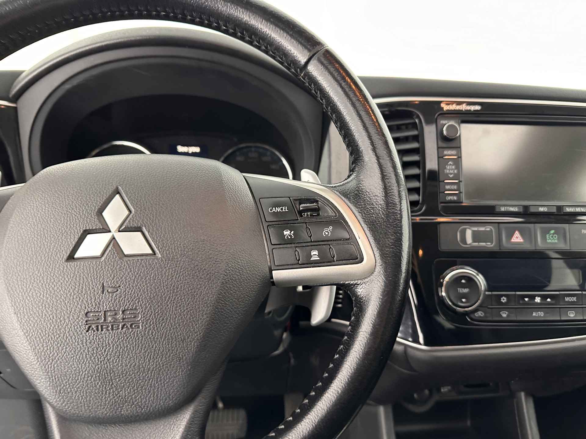 Mitsubishi Outlander 2.0 PHEV Instyle+ AWD *PANO | XENON | FULL-LEATHER | NAVI-FULLMAP | DAB+ | KEYLESS | CAMERA | COMFORT-SEATS | ROCKFORD-AUDIO |  ECC | HEATED-SEATS | SHIFT-PADDLES | LANE-ASSIST | CRUISE | TOWBAR | 18"ALU* - 18/33