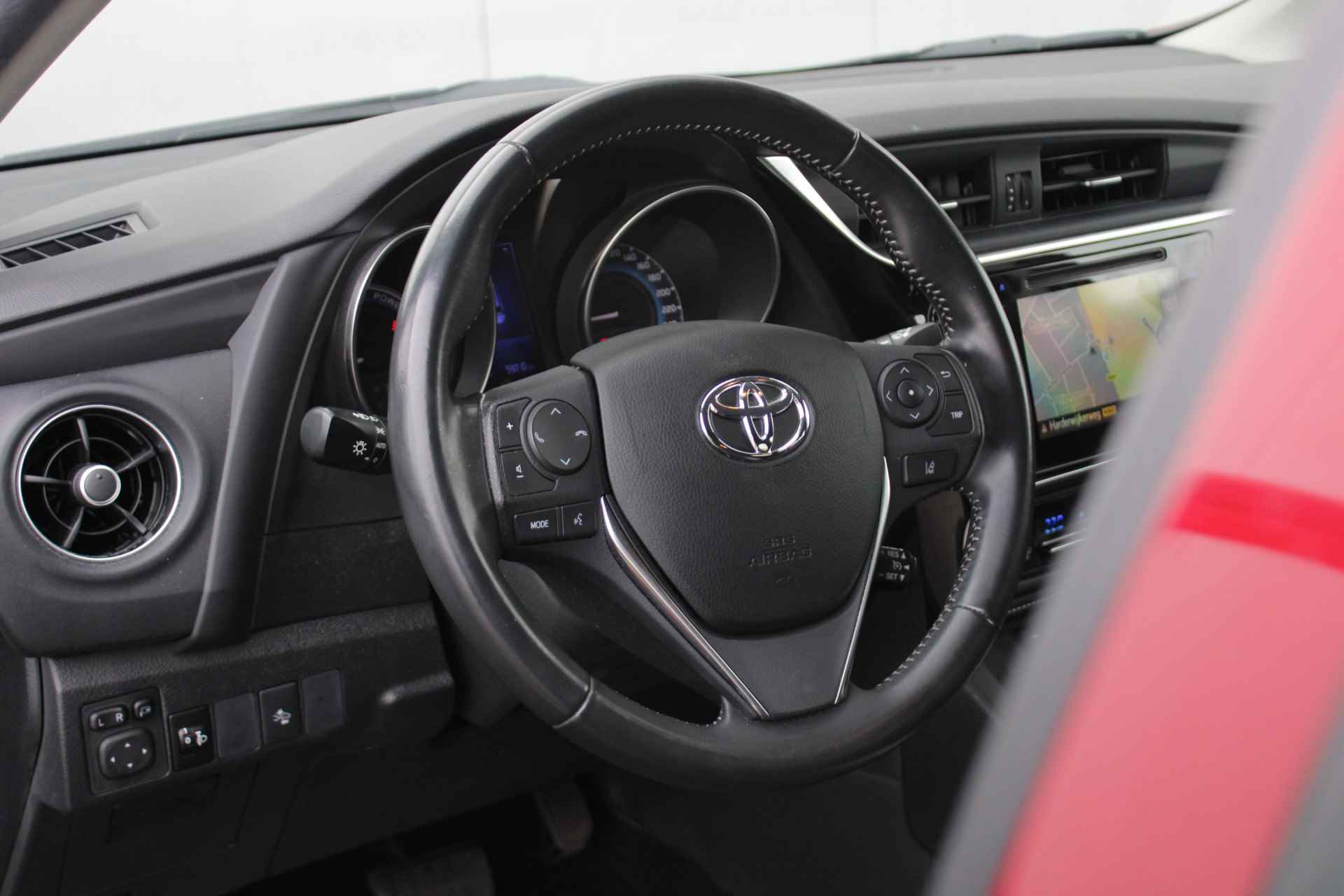 Toyota Auris Touring Sports 1.8 Hybrid Freestyle Automaat Cruise Control, Keyless Go, Bluetooth, Achteruitrijcamera, Rijstrooksensor, Navigatie - 6/46