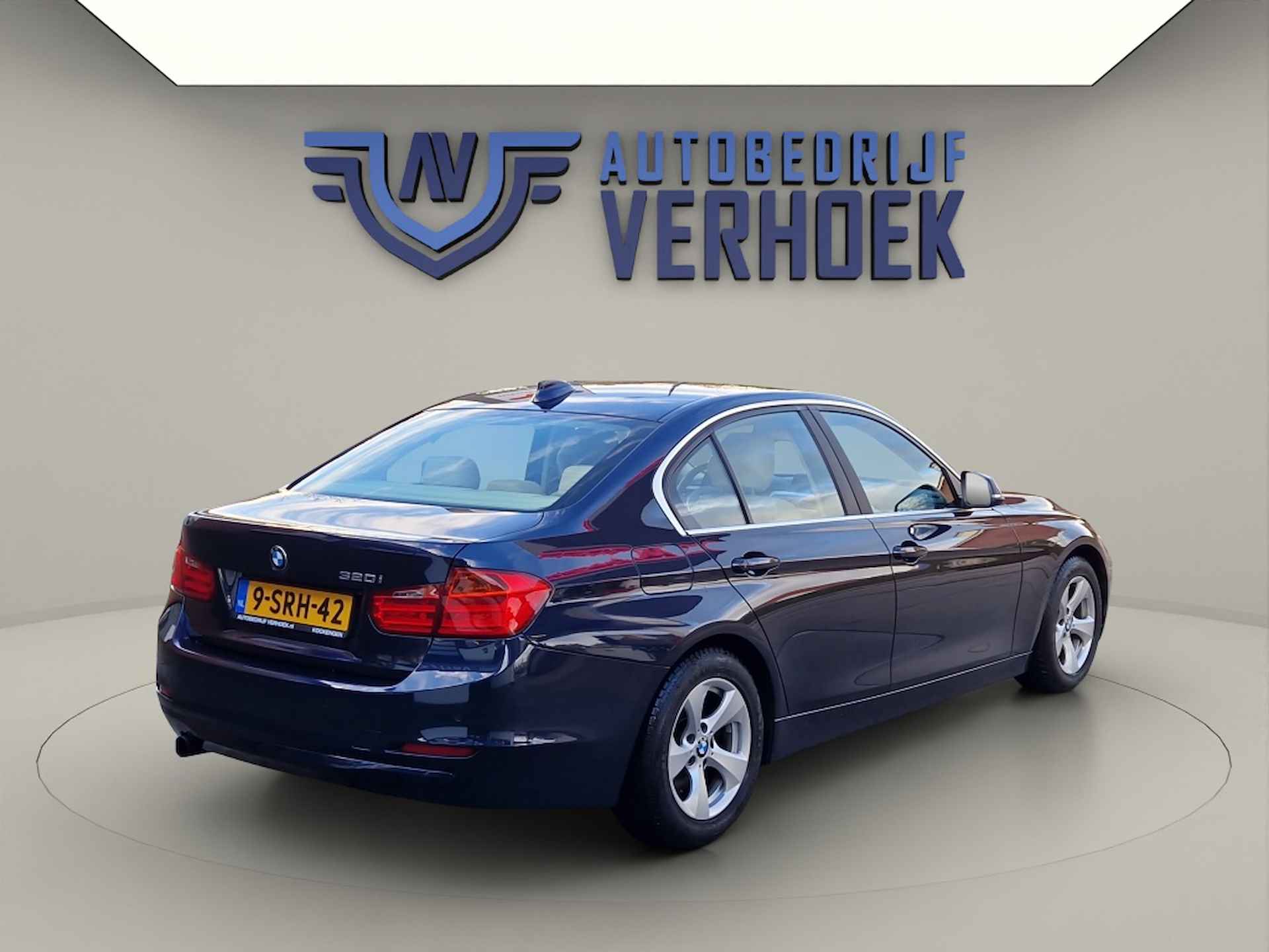 BMW 3-serie 320 170PK Executive Navi - Leer - PDC - NL Auto - 6/25