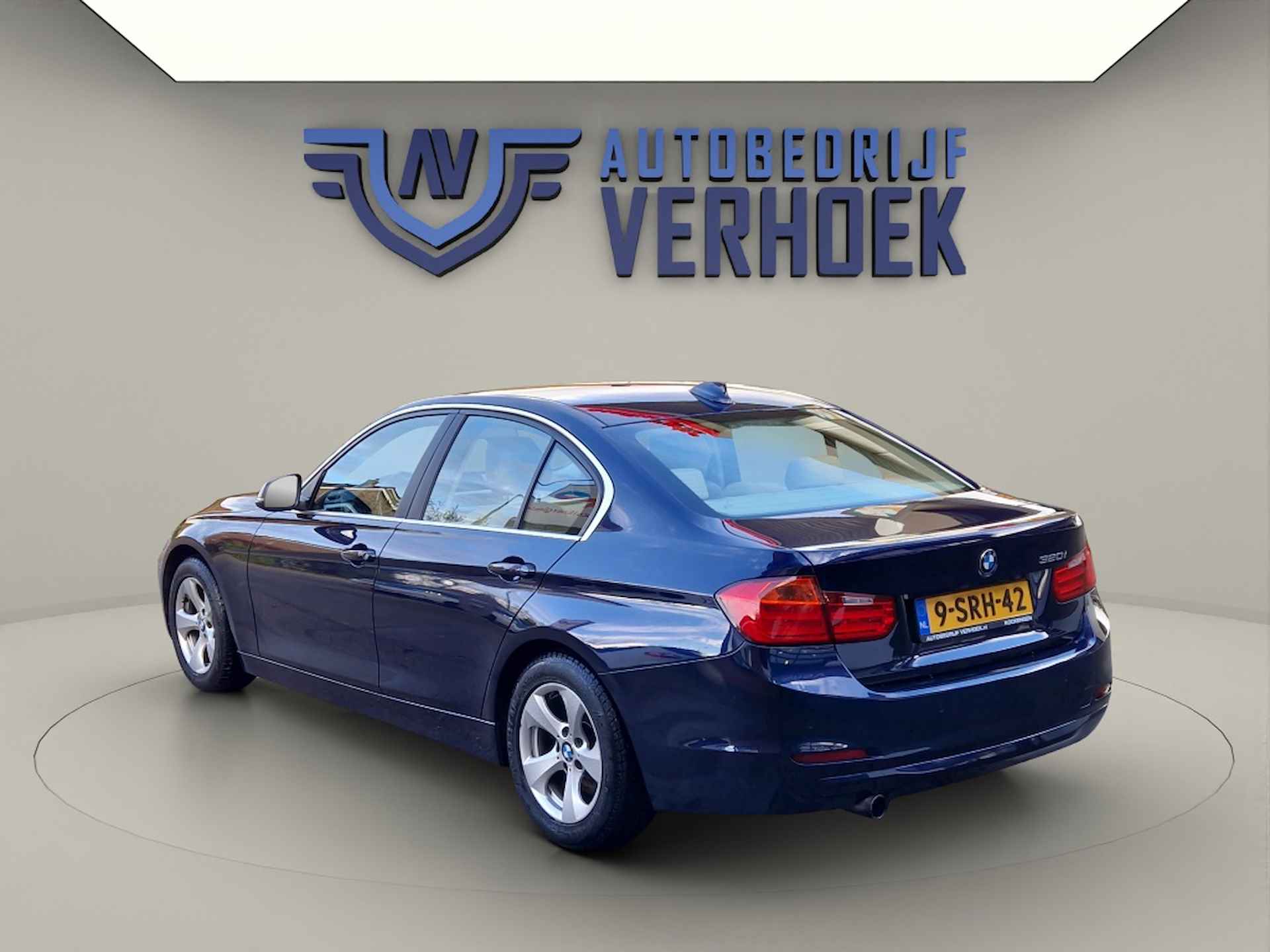 BMW 3-serie 320 170PK Executive Navi - Leer - PDC - NL Auto - 8/25