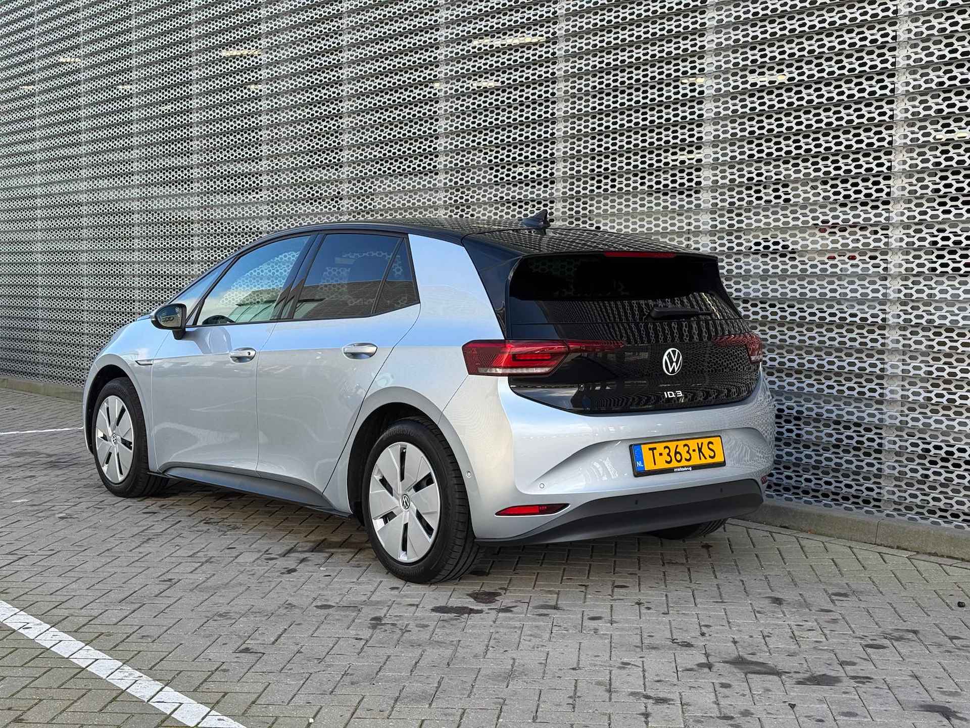 Volkswagen ID.3 Pro Advantage 58 kWh / Achteruitrijcamera / Alarmsysteem / Stuur + Stoelverwarming / Keyless Entry-Go / LED P4 - 6/28