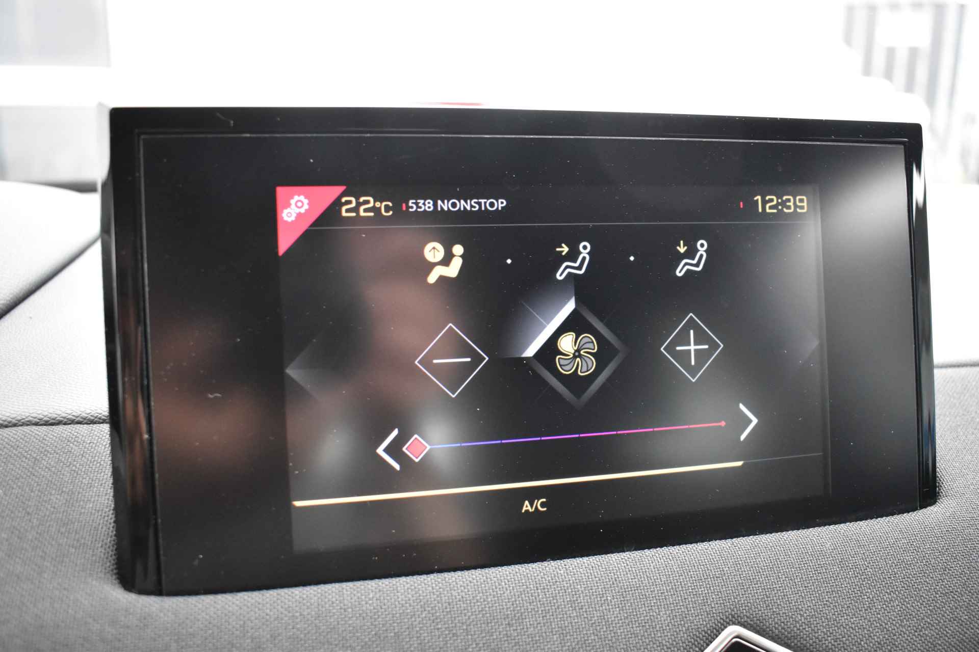 DS DS 3 Crossback PureTech 100 Chic Navi apple carplay | Airco | Trekhaak afn. 100% onderhouden - 17/20