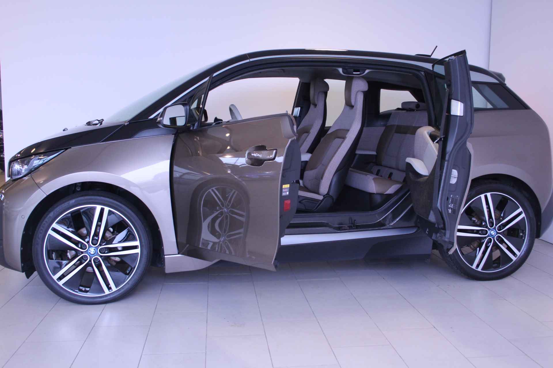 BMW I3 (i01) i3 170pk (120 Ah) Aut i3 Executive Edition STOELV CAMERA LED - 6/31