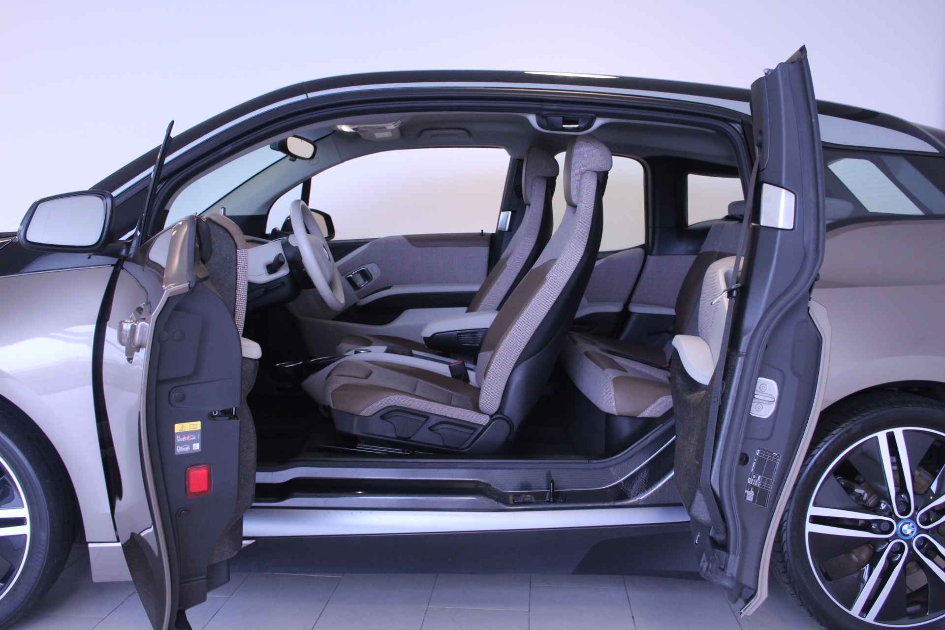 BMW I3 (i01) i3 170pk (120 Ah) Aut i3 Executive Edition STOELV CAMERA LED - 7/31