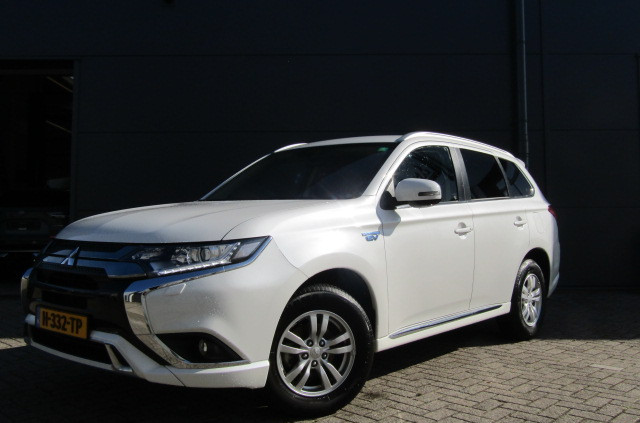 MITSUBISHI Outlander 2.4 DOHC MIVEC PHEV 240pk 4WD Aut Pure