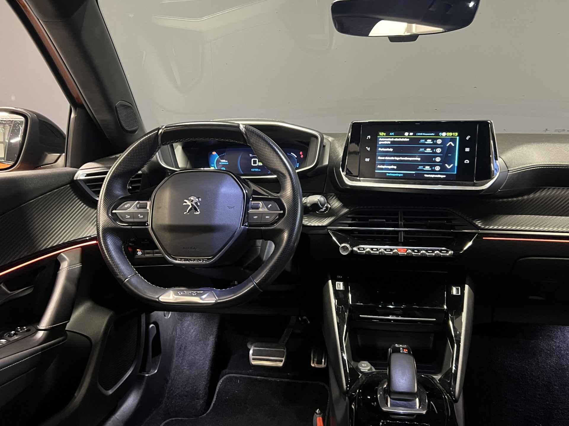 Peugeot e-2008 EV GT 50 kWh | Navigatie | Climate control | PDC V+A | Camera | licht metalen velgen 17" | Keyless start | - 10/39