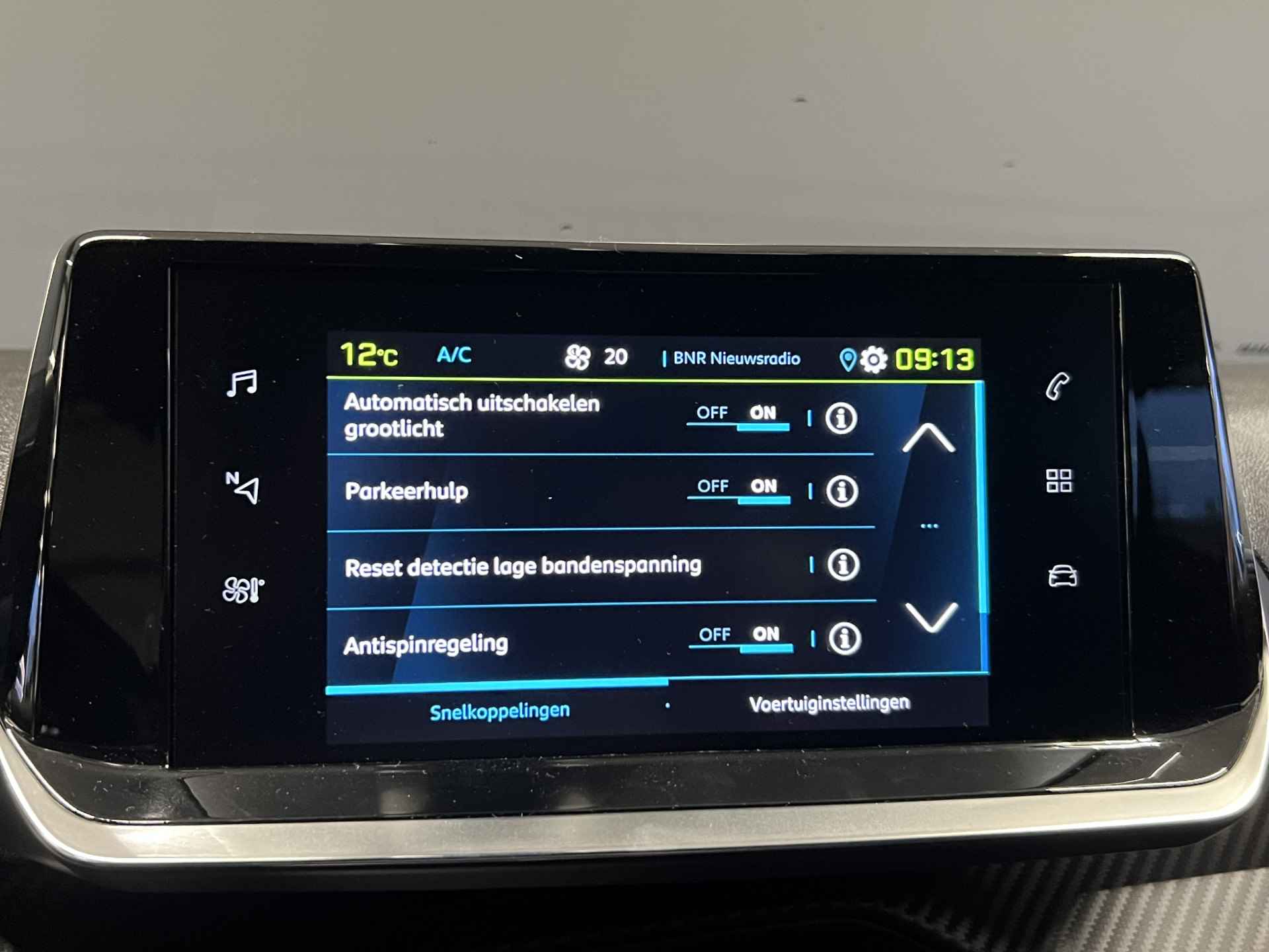 Peugeot e-2008 EV GT 50 kWh | Navigatie | Climate control | PDC V+A | Camera | licht metalen velgen 17" | Keyless start | - 14/39