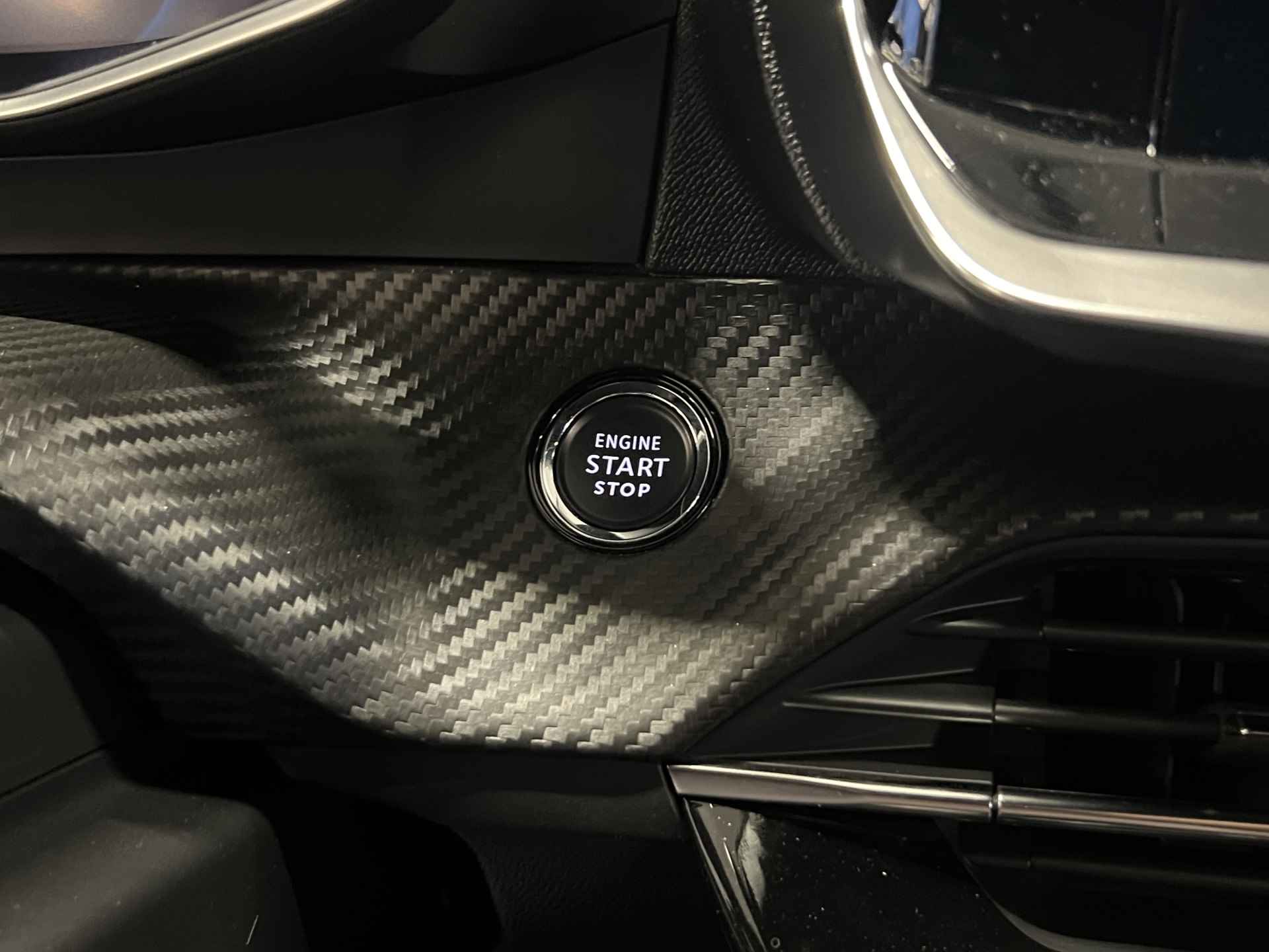 Peugeot e-2008 EV GT 50 kWh | Navigatie | Climate control | PDC V+A | Camera | licht metalen velgen 17" | Keyless start | - 20/39