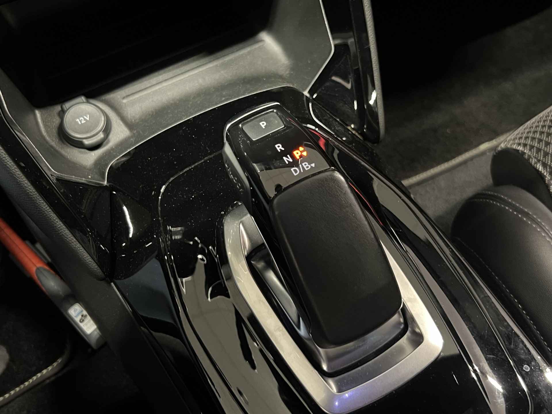 Peugeot e-2008 EV GT 50 kWh | Navigatie | Climate control | PDC V+A | Camera | licht metalen velgen 17" | Keyless start | - 22/39
