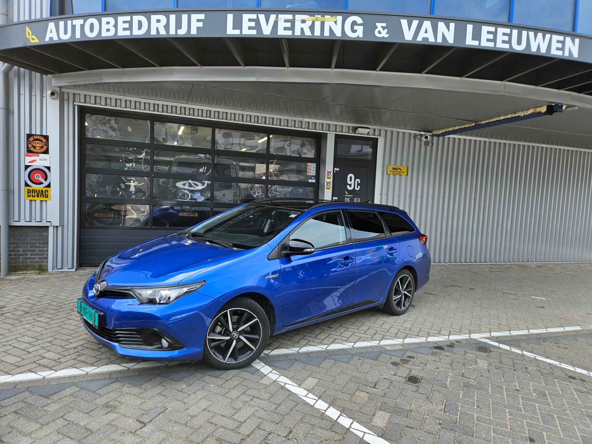 Toyota Auris Touring Sports 1.8 Hybrid Special Edition LM velgen/Cruise control/ Rijklaar prijs! - 1/23