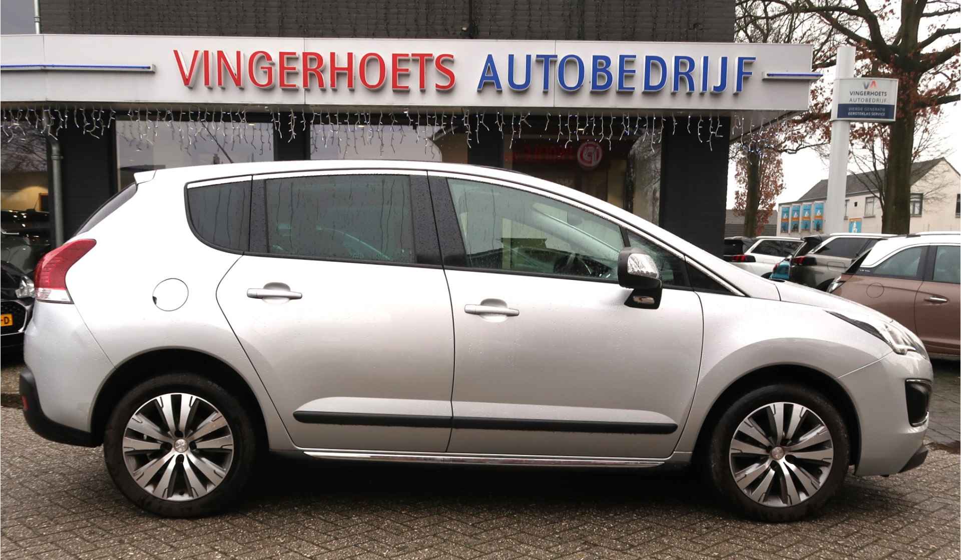 Peugeot 3008 130 Pk Benzine * Hele Luxe Allure * TOPONDERHOUDEN !!! * Panoramadak * Trekhaak * Zwart Lederen Bekleding * Stoelverwarming * Navigatie * Achteruitrij Camera * Head Up Display * Vingerhoets; Vierde Generatie Eersteklas Service ! - 6/47