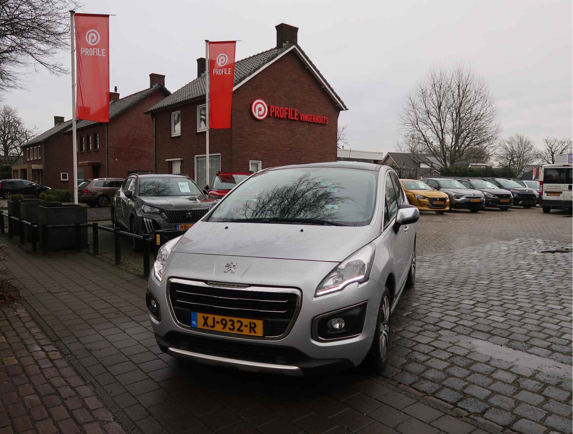 Peugeot 3008 130 Pk Benzine * Hele Luxe Allure * TOPONDERHOUDEN !!! * Panoramadak * Trekhaak * Zwart Lederen Bekleding * Stoelverwarming * Navigatie * Achteruitrij Camera * Head Up Display * Vingerhoets; Vierde Generatie Eersteklas Service ! - 32/47