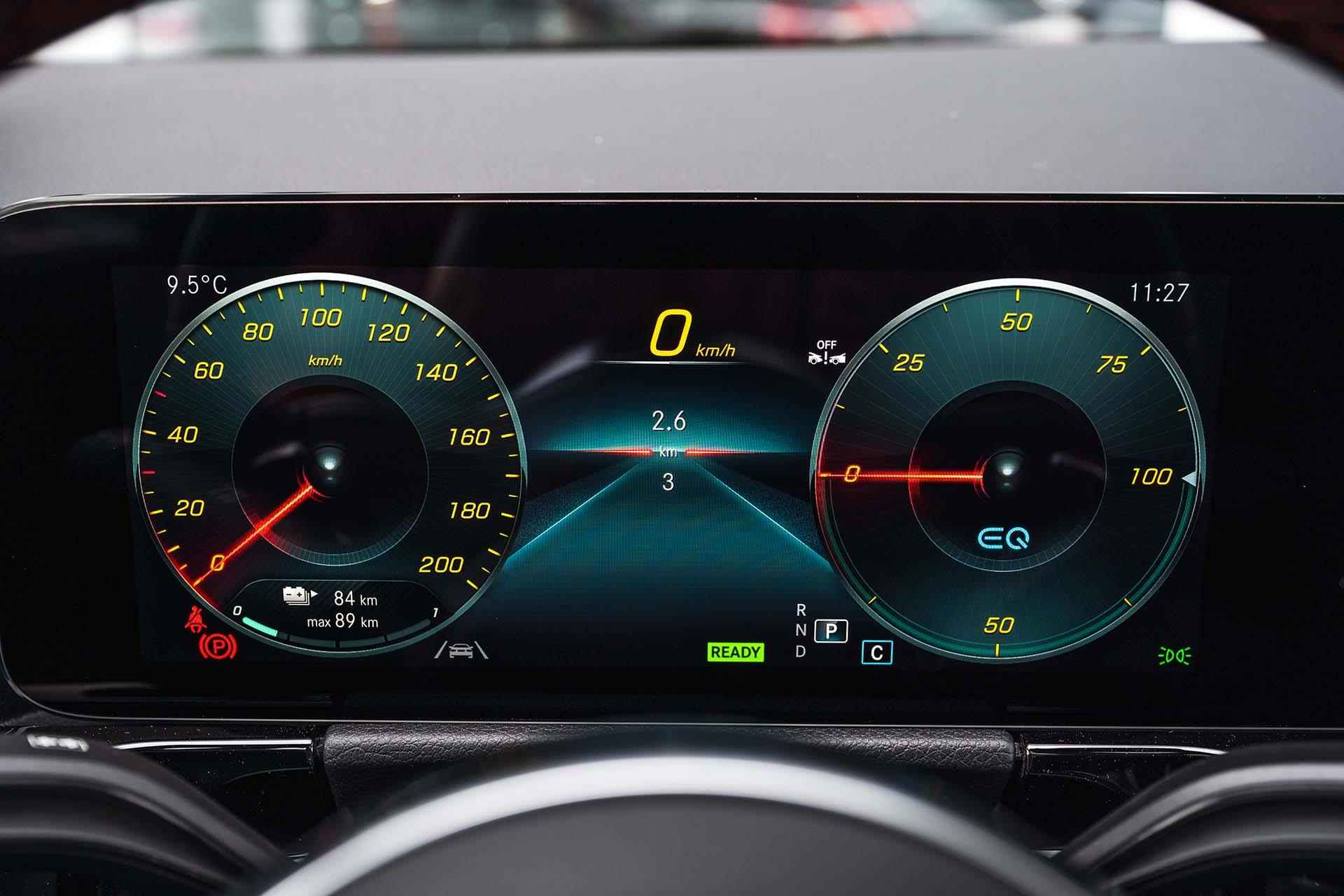 Mercedes-Benz EQA 250+ AMG-Line Business Edition 71 kWh Panoramadak | Sfeerverlichting | Night pakket | Elec-verstelbare stoelen met geheugen | 360° Camera | 19" AMG Velgen - 19/35